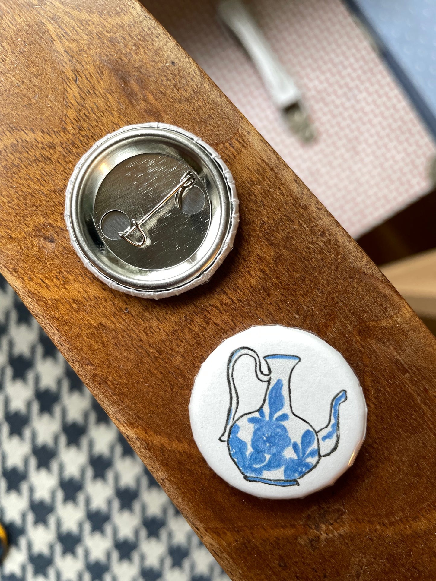 Badge pins « Cruche bleue »