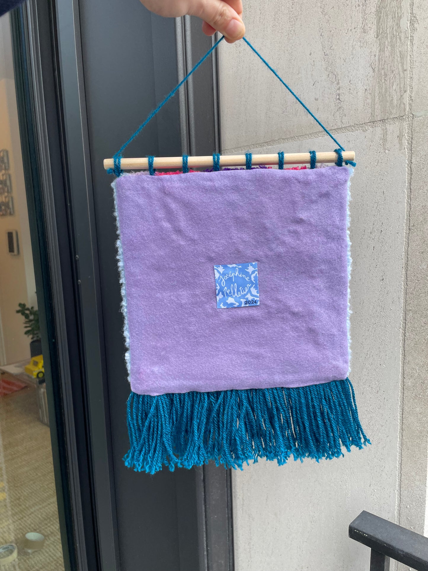 Bannière fanion à franges arcs en tufting