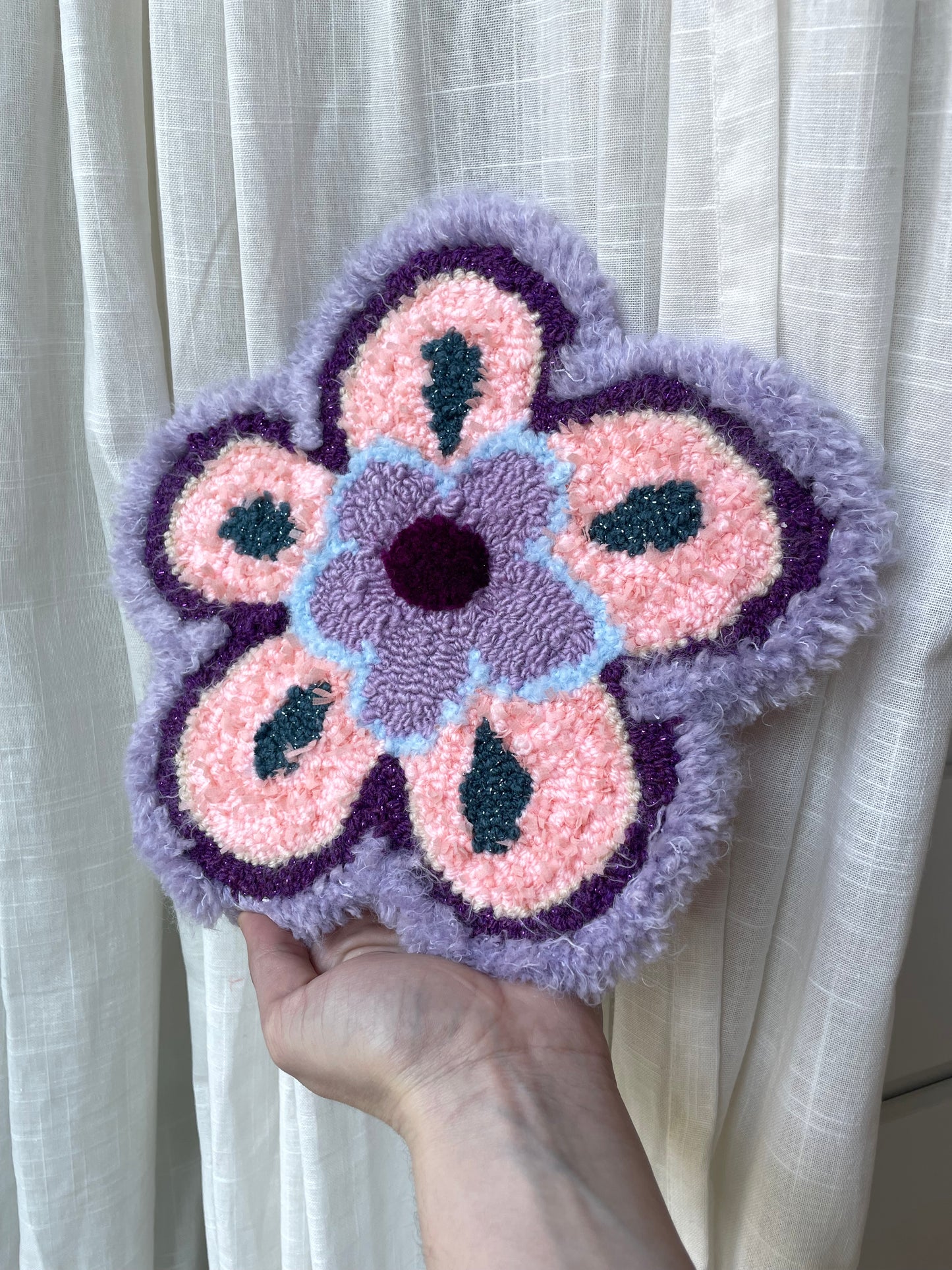 Petite fleur 3D psychédélique (tapisserie murale)