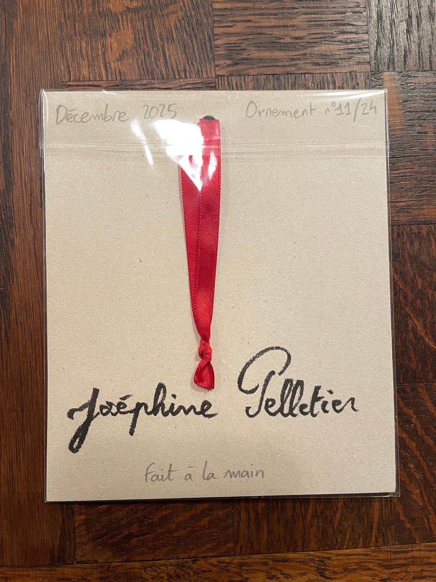 Ornement à suspendre nº11/24 (décembre 2025)