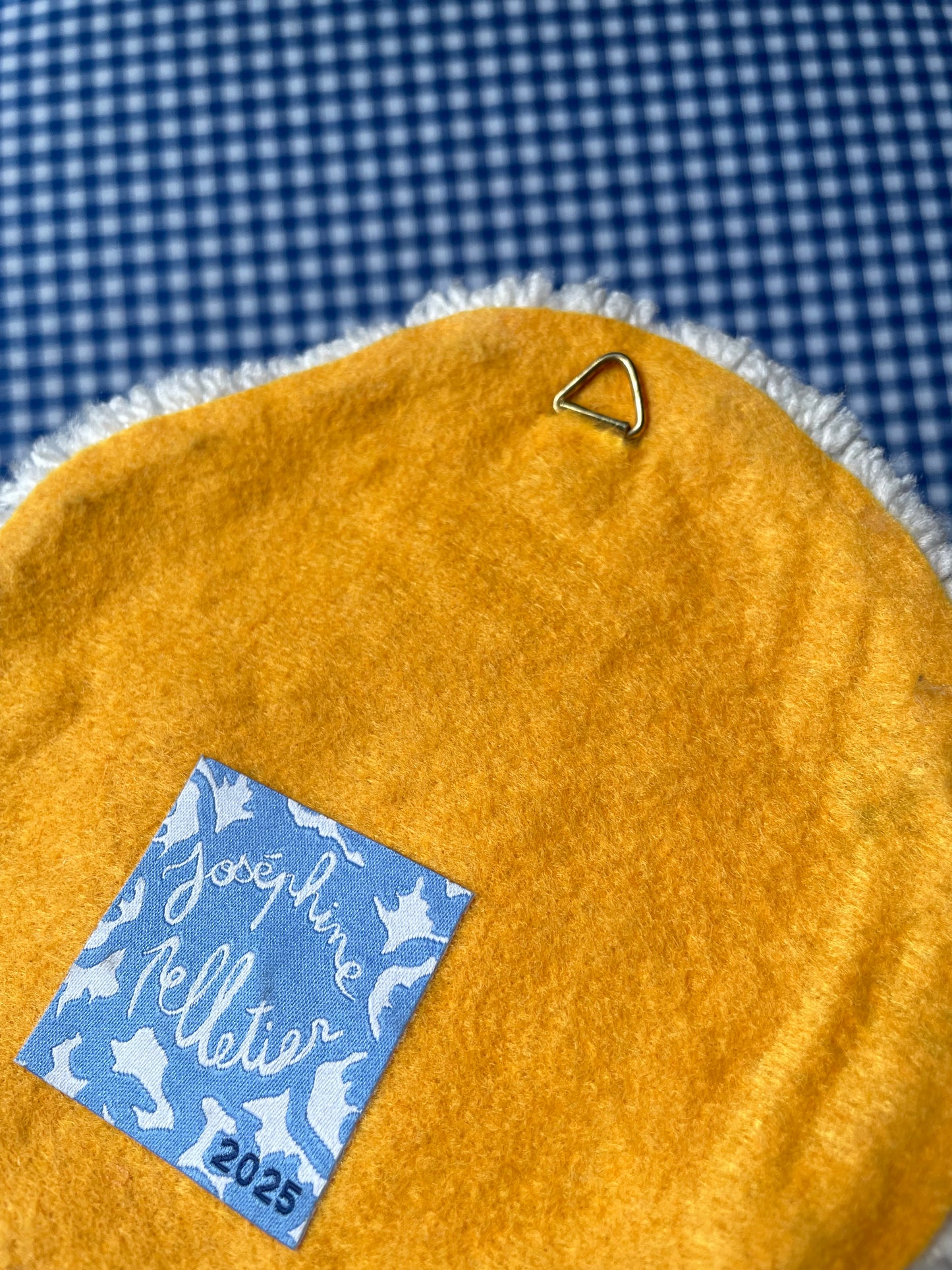 Petit oeuf au plat tufté (à suspendre ou poser)