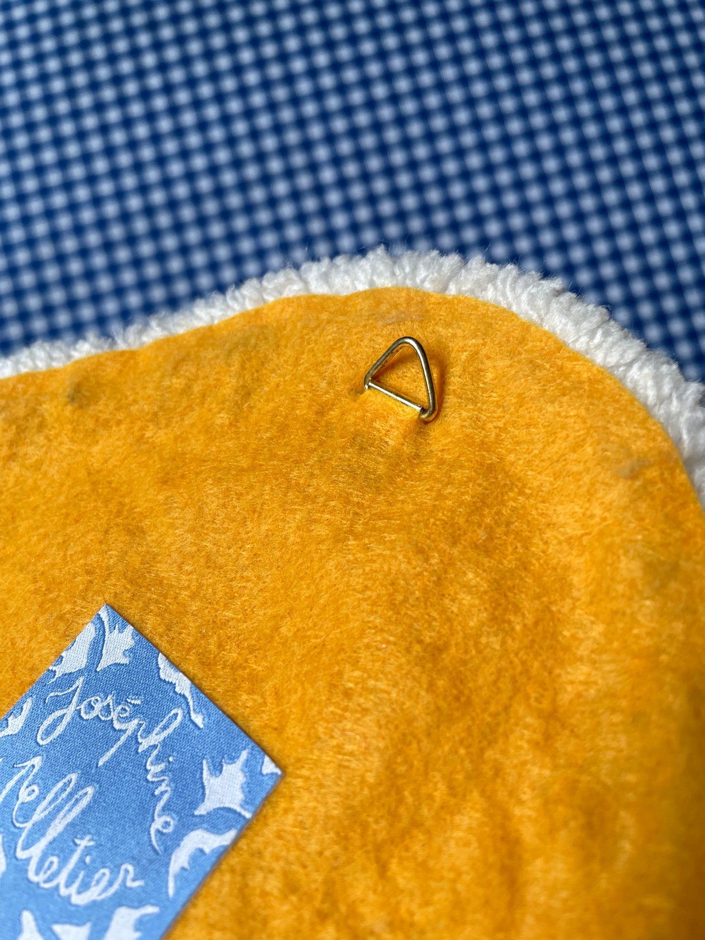 Petit oeuf au plat tufté (à suspendre ou poser)