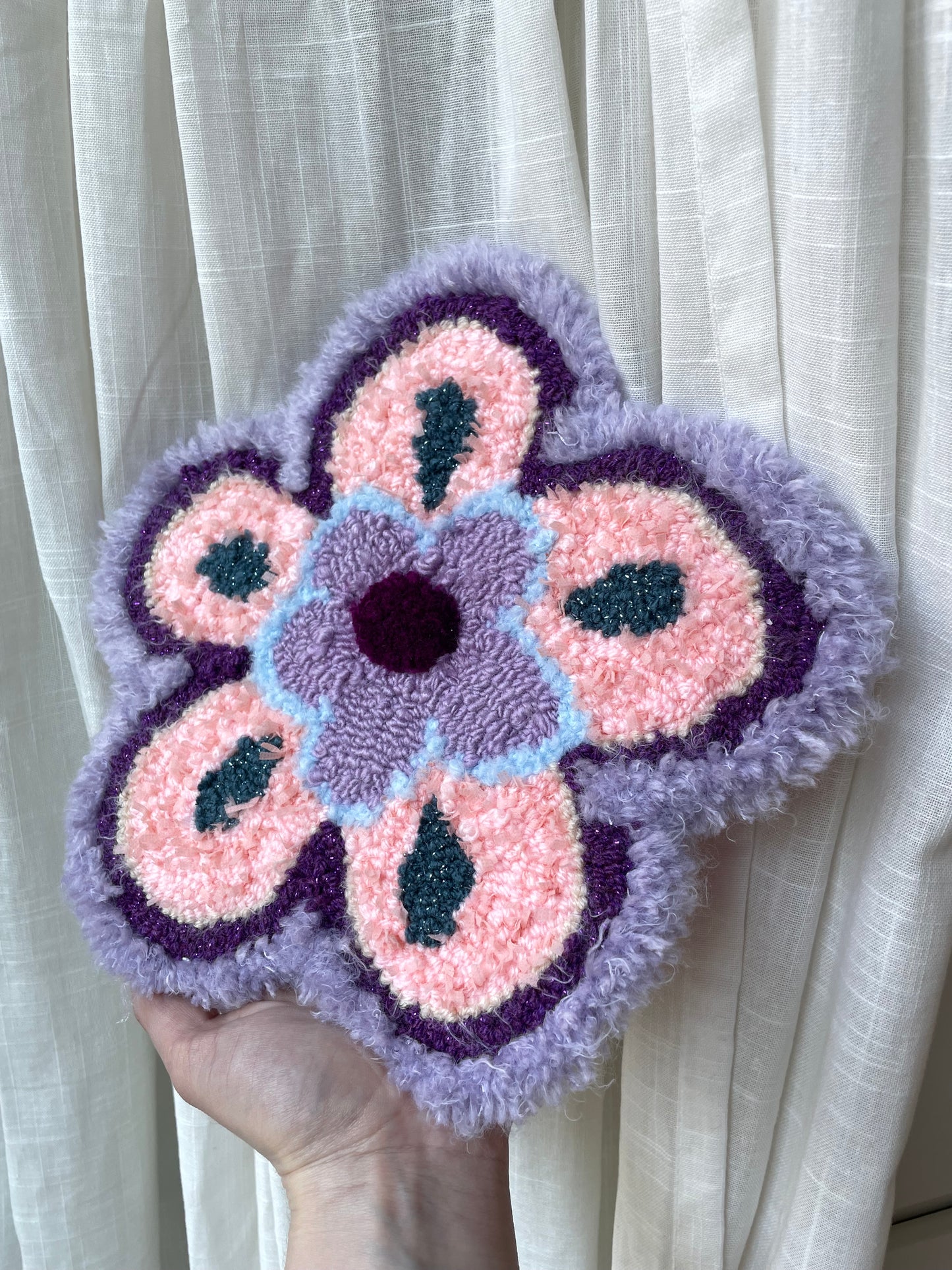 Petite fleur 3D psychédélique (tapisserie murale)