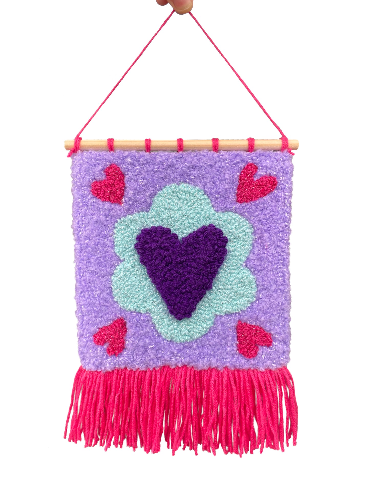 Bannière fanion à franges cœur fleur en tufting