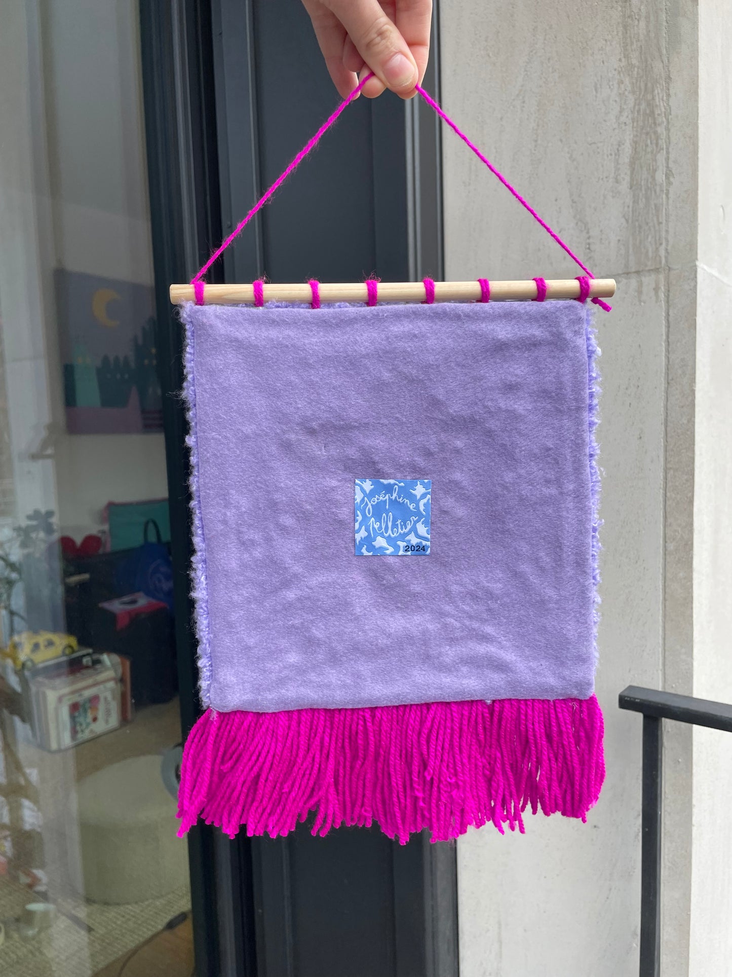 Bannière fanion à franges cœur fleur en tufting