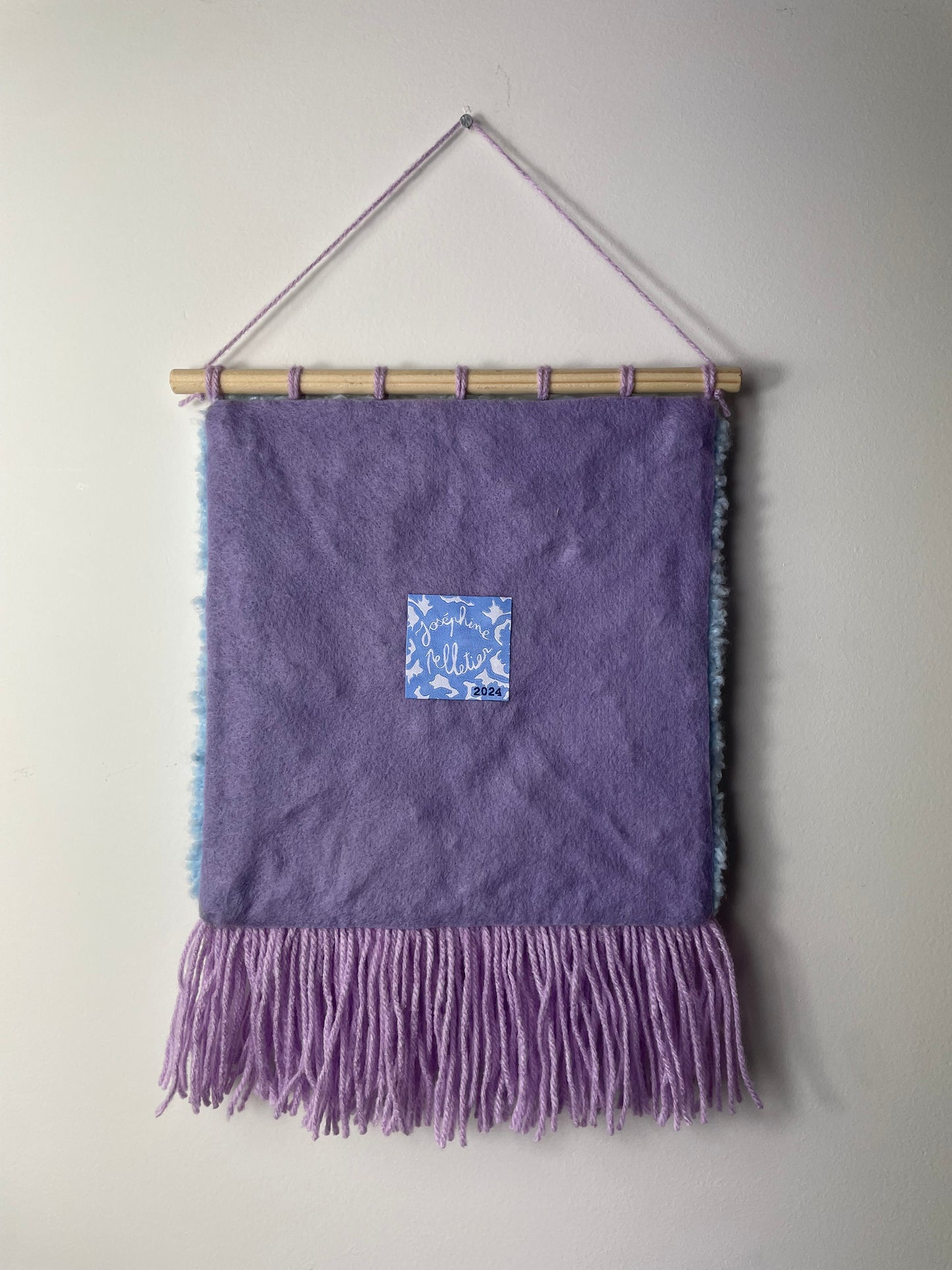 Bannière fanion à franges cœur fleur en tufting
