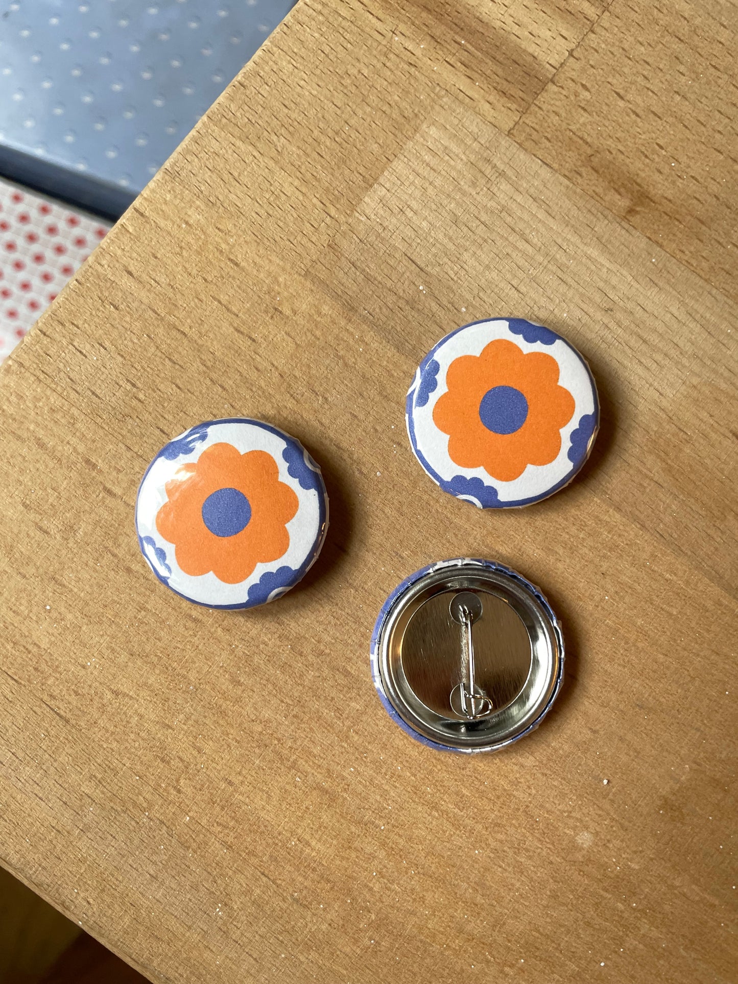 Badge pins « Fleur rétro »