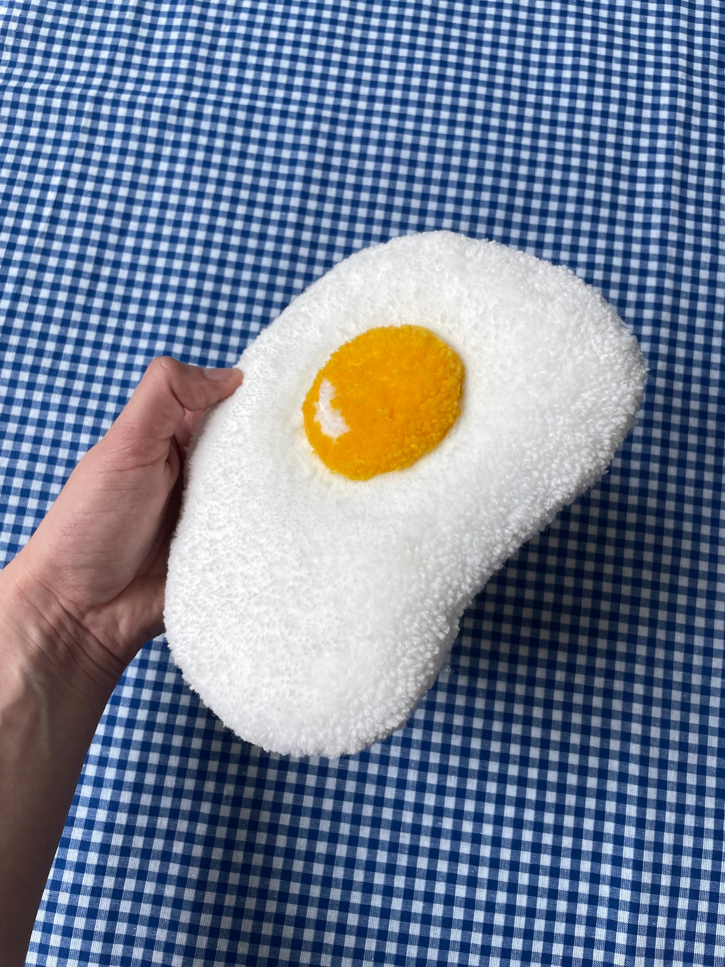 Petit oeuf au plat tufté (à suspendre ou poser)
