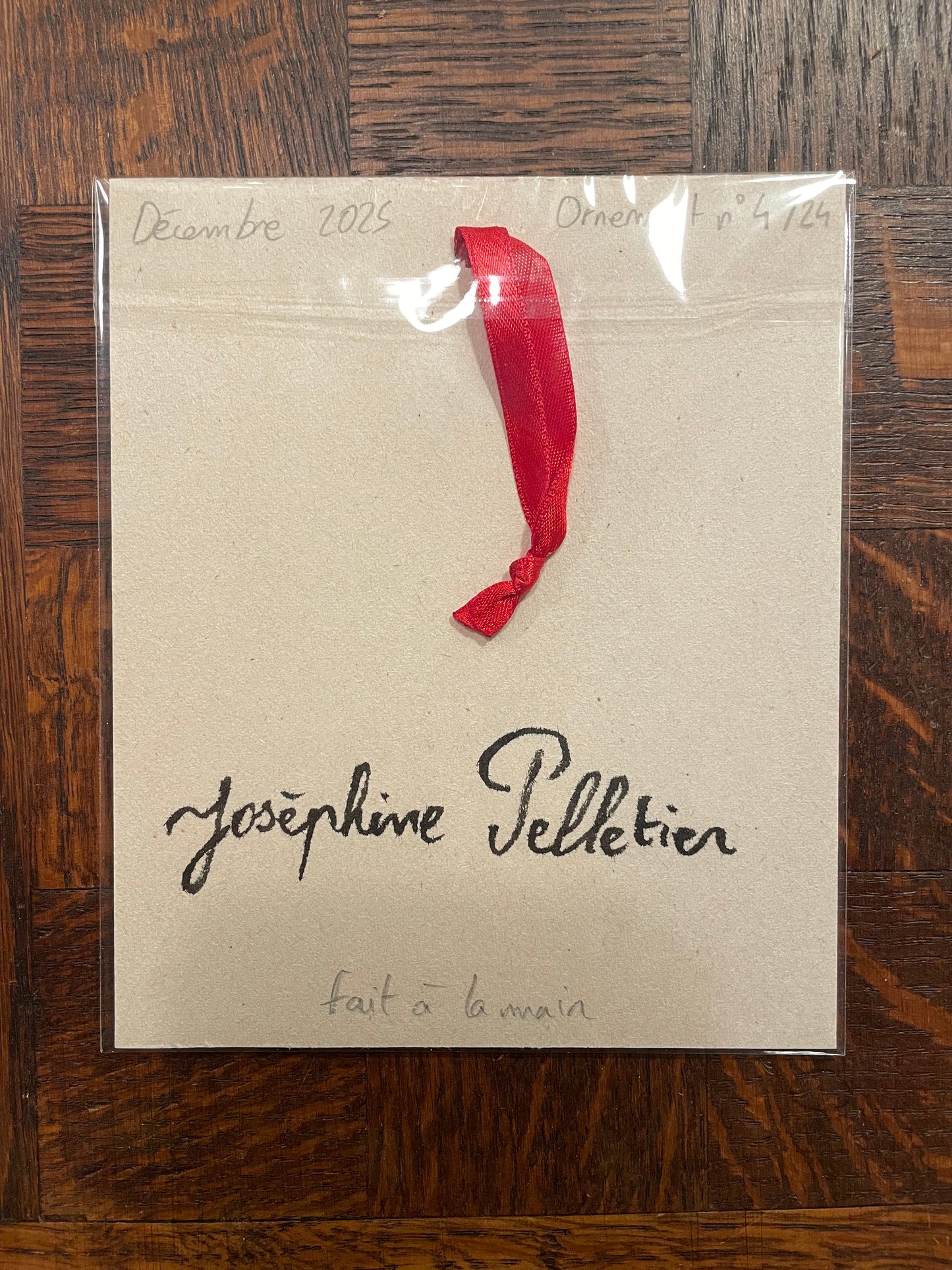Ornement à suspendre nº4/24 (décembre 2025)
