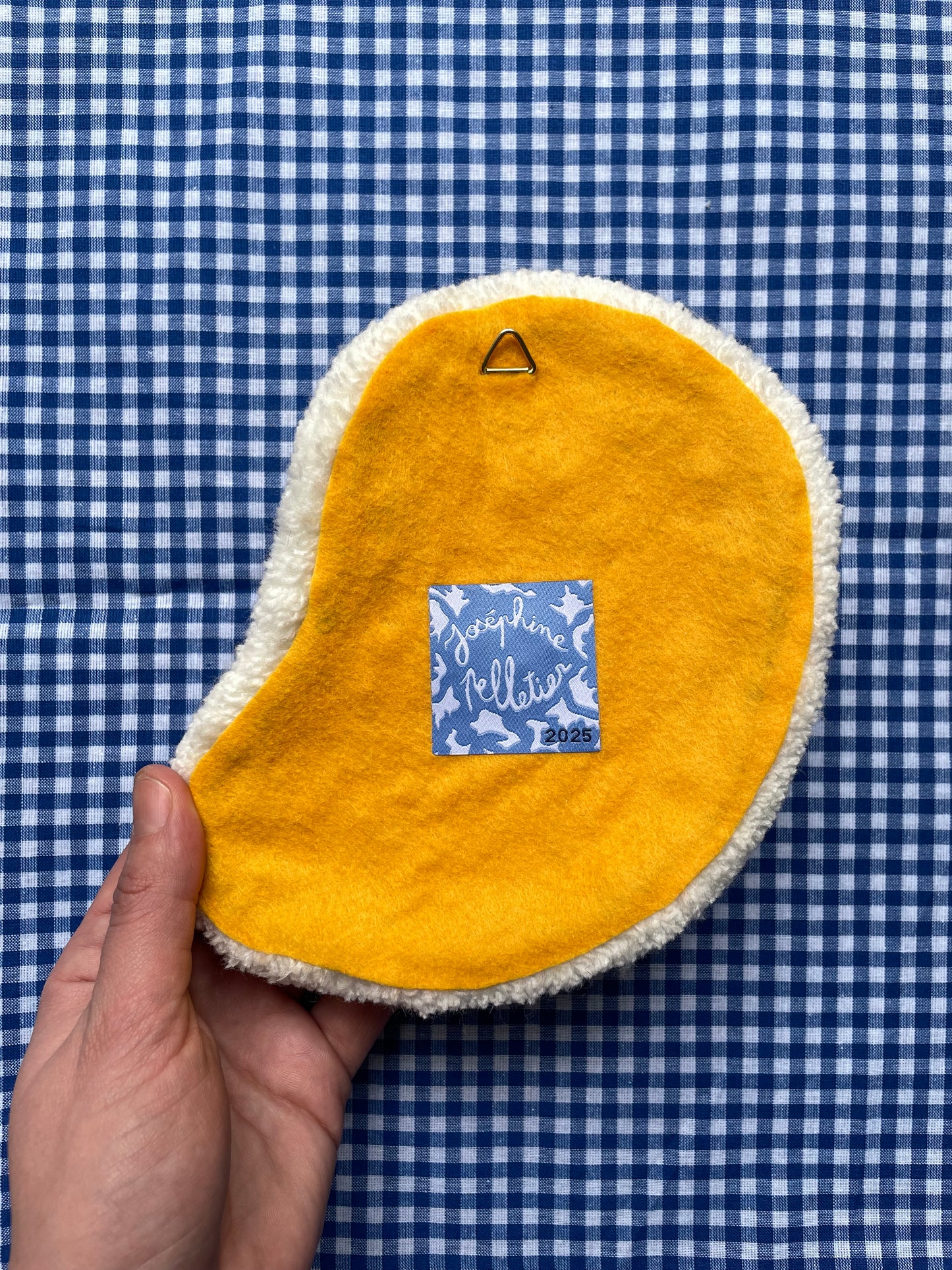 Petit oeuf au plat tufté (à suspendre ou poser)