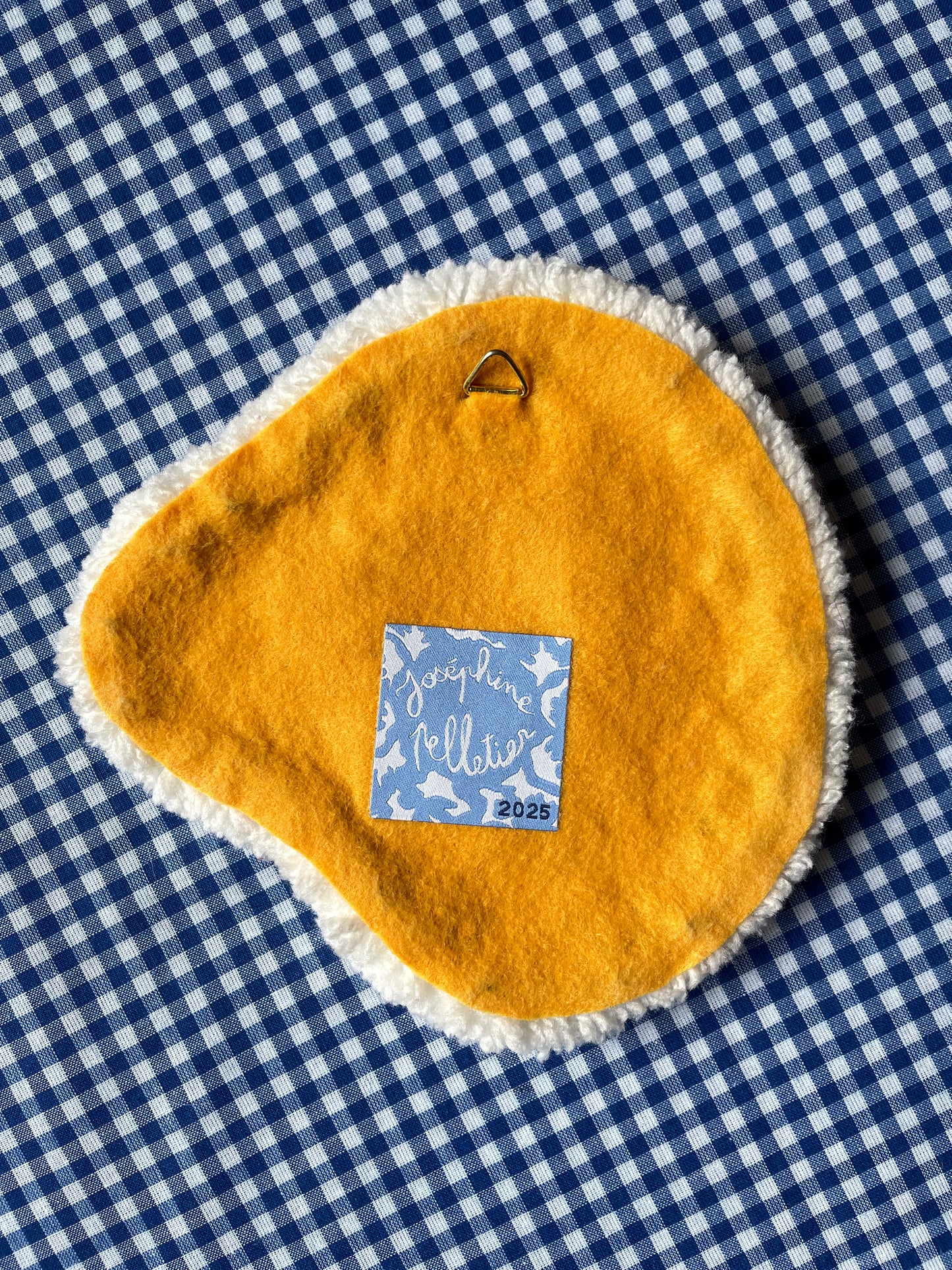 Petit oeuf au plat tufté (à suspendre ou poser)