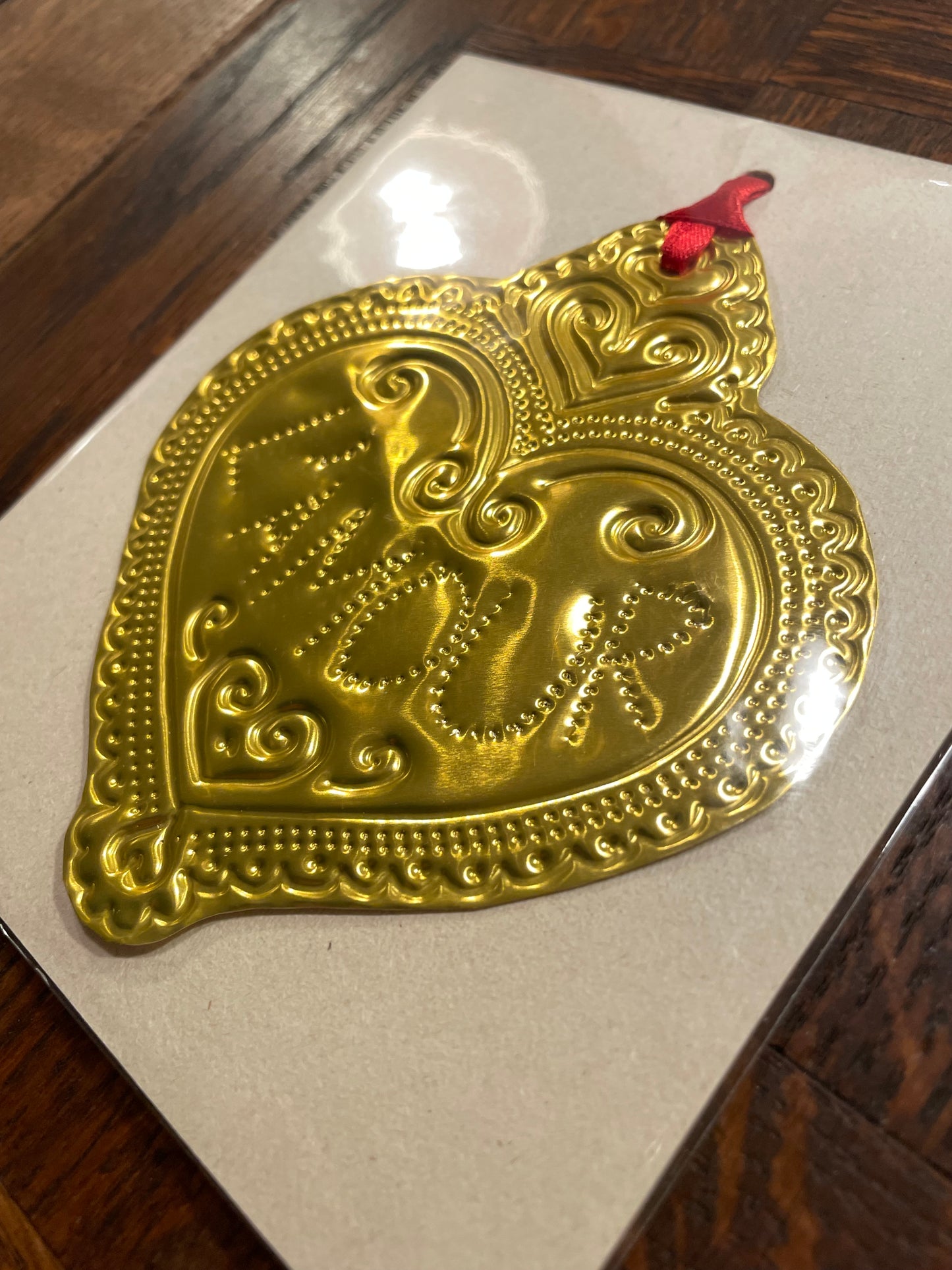 Ornement à suspendre nº11/24 (décembre 2025)