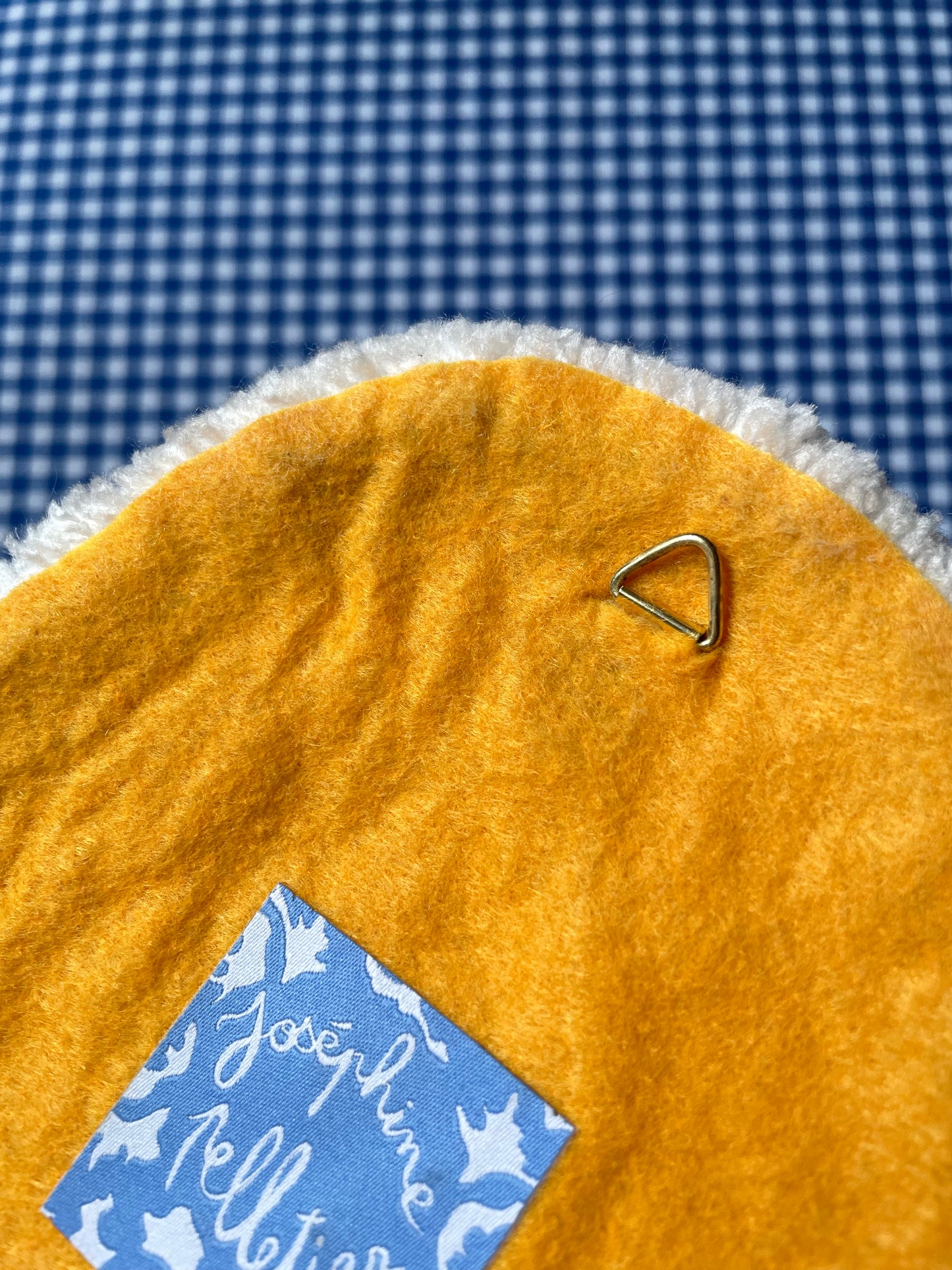 Petit oeuf au plat tufté (à suspendre ou poser)