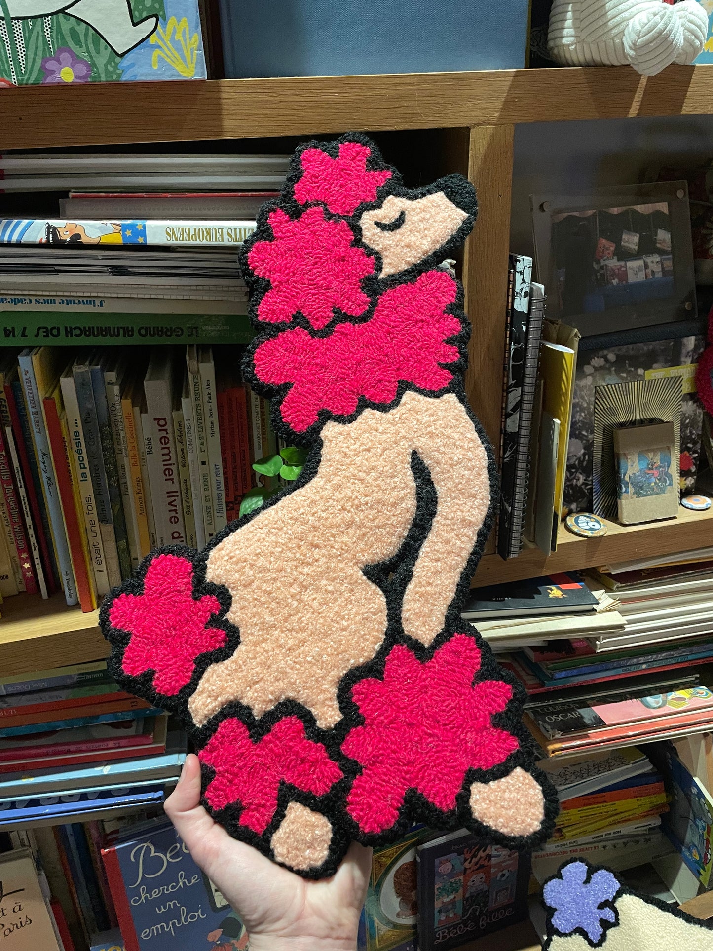 « Rosie » Tapisserie caniche décoration murale tufting