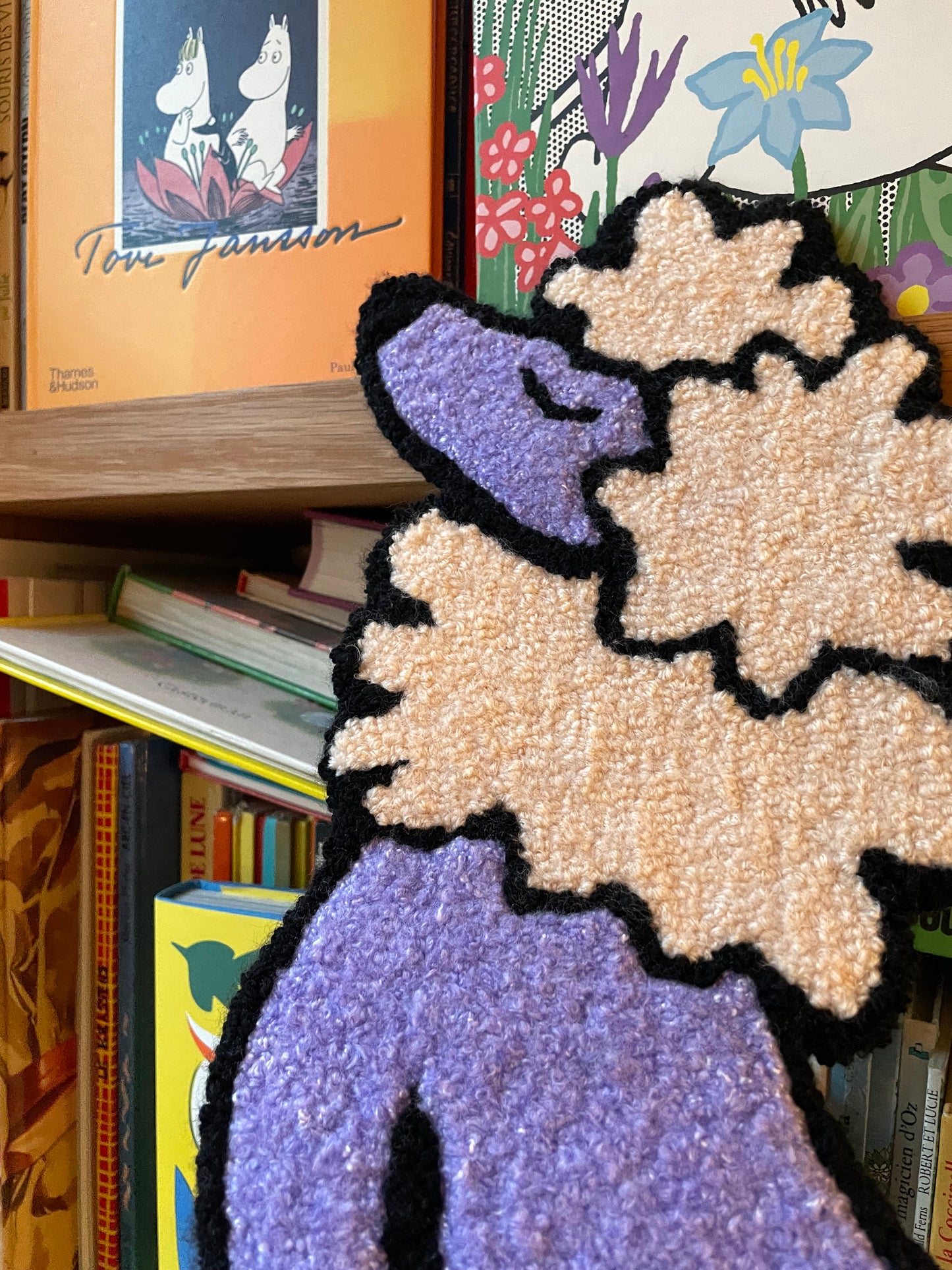 « Kate » et « Iris » duo de tapisseries caniche décoration murale tufting