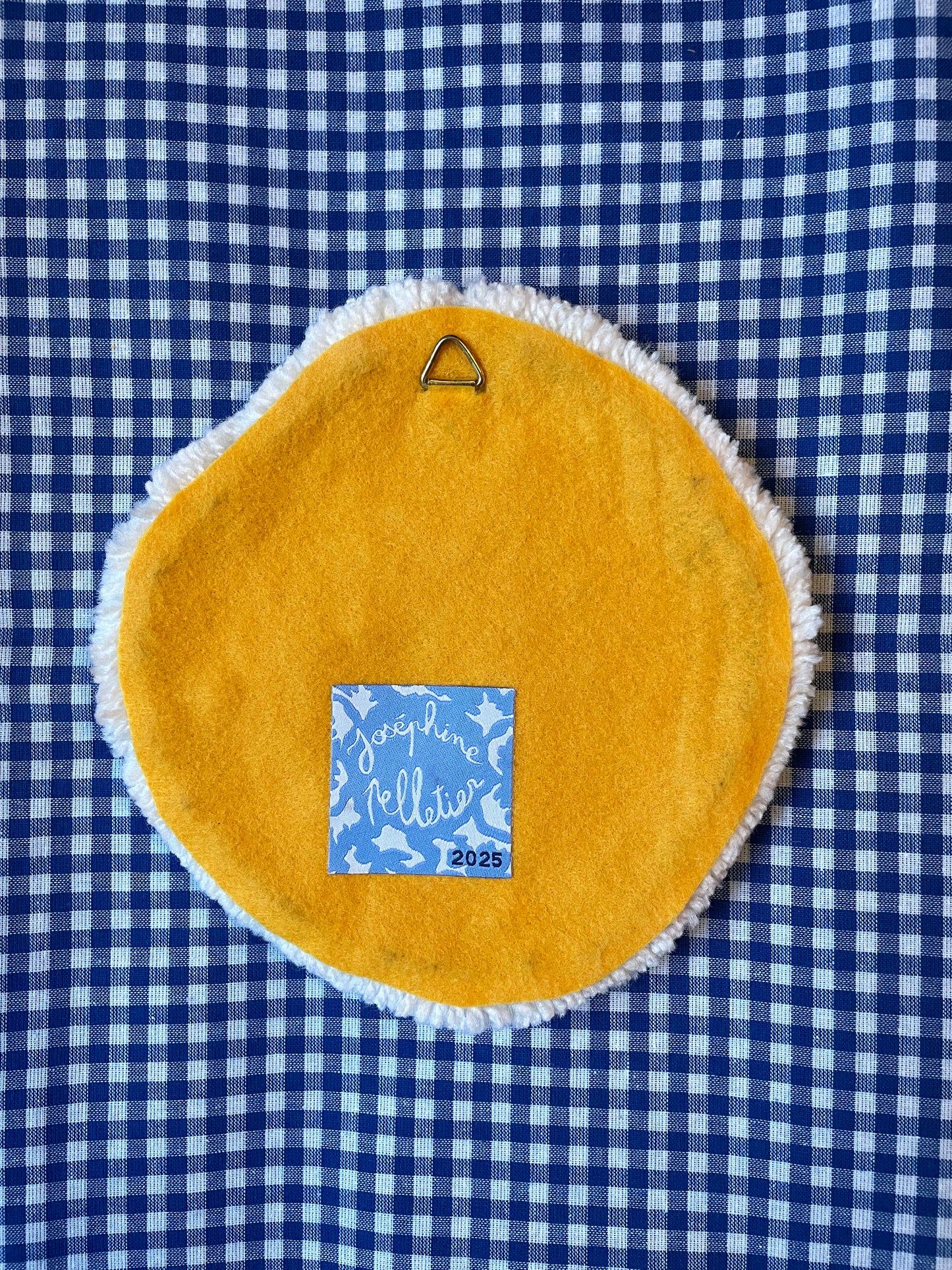 Petit oeuf au plat tufté (à suspendre ou poser)