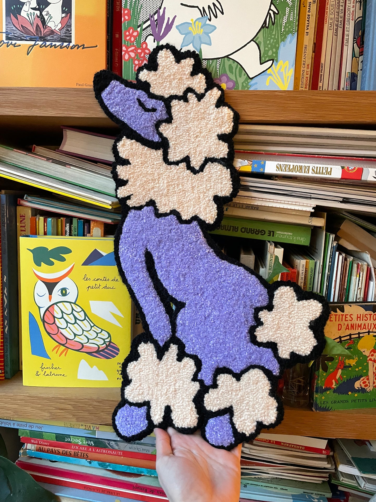 « Kate » et « Iris » duo de tapisseries caniche décoration murale tufting