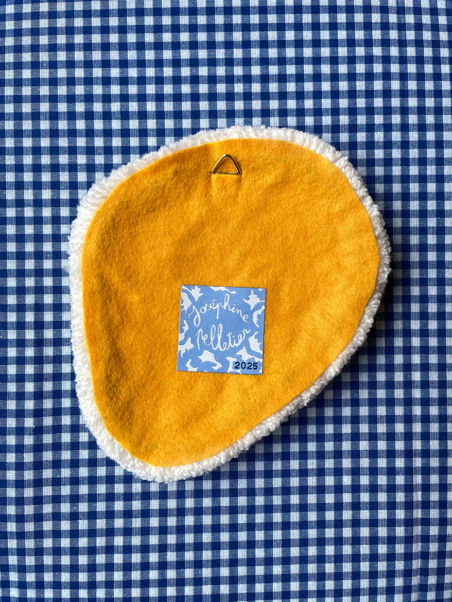 Petit oeuf au plat tufté (à suspendre ou poser)