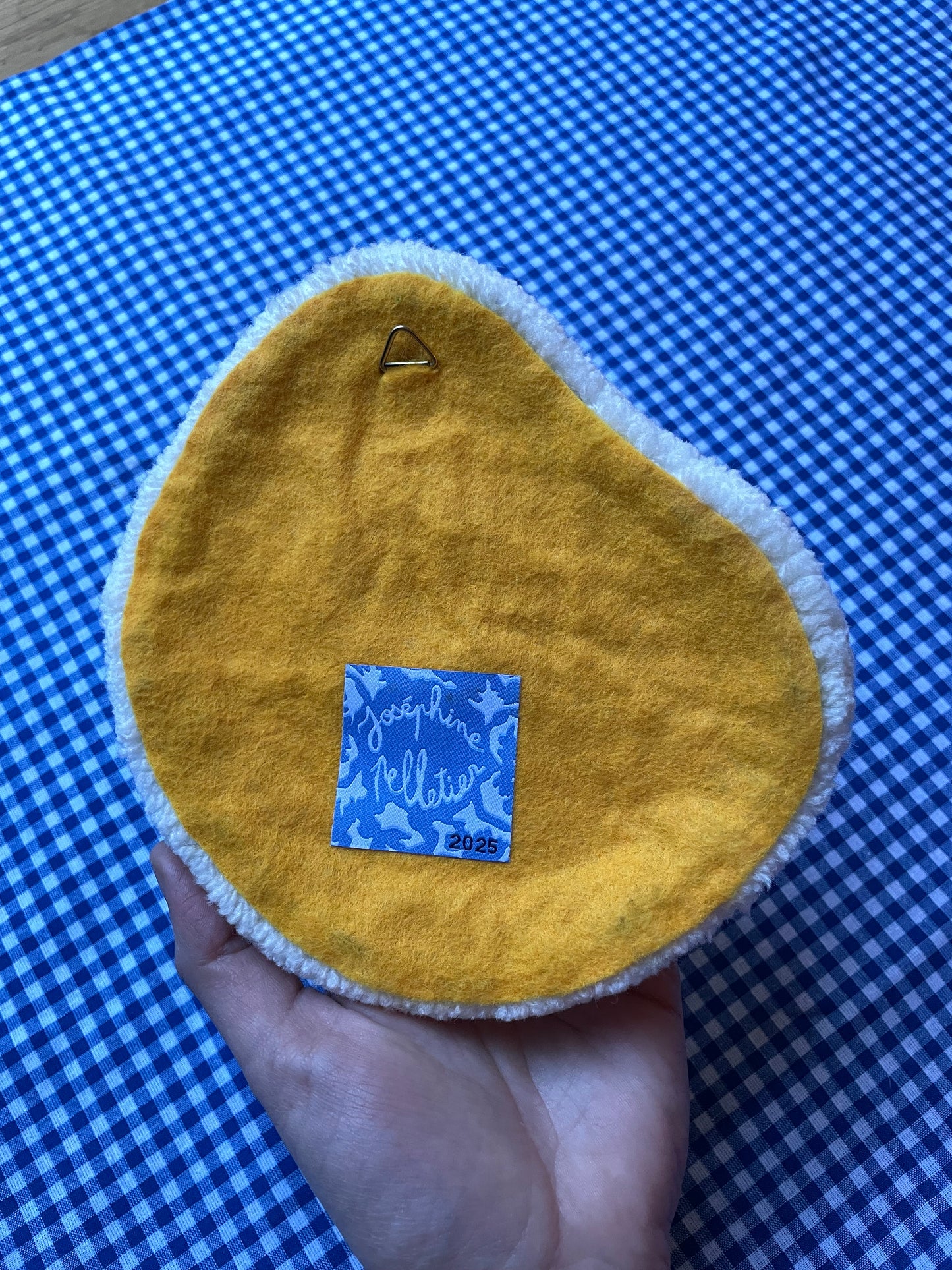 Petit oeuf au plat tufté (à suspendre ou poser)