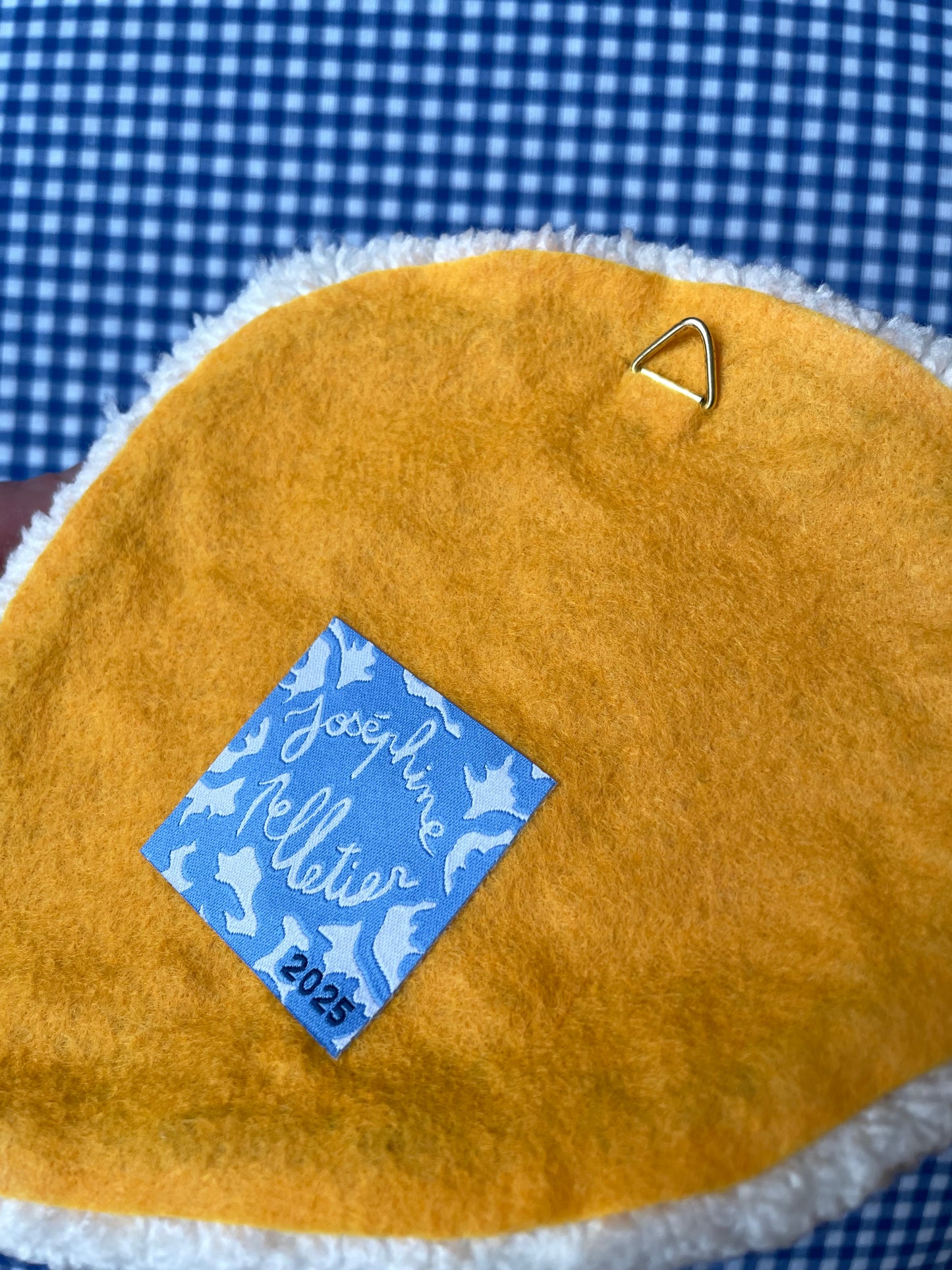 Petit oeuf au plat tufté (à suspendre ou poser)