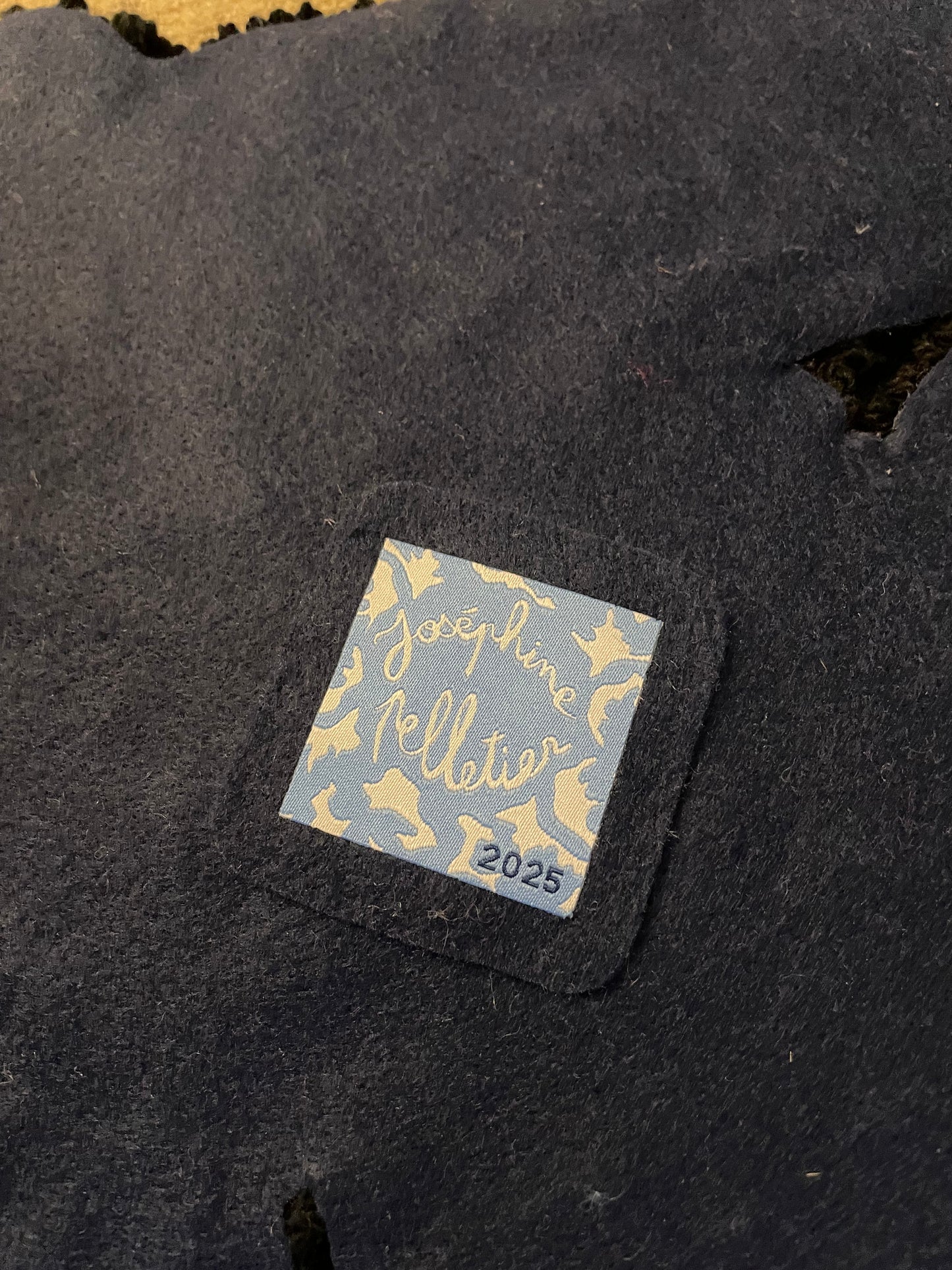 « Bella » Tapisserie caniche décoration murale tufting