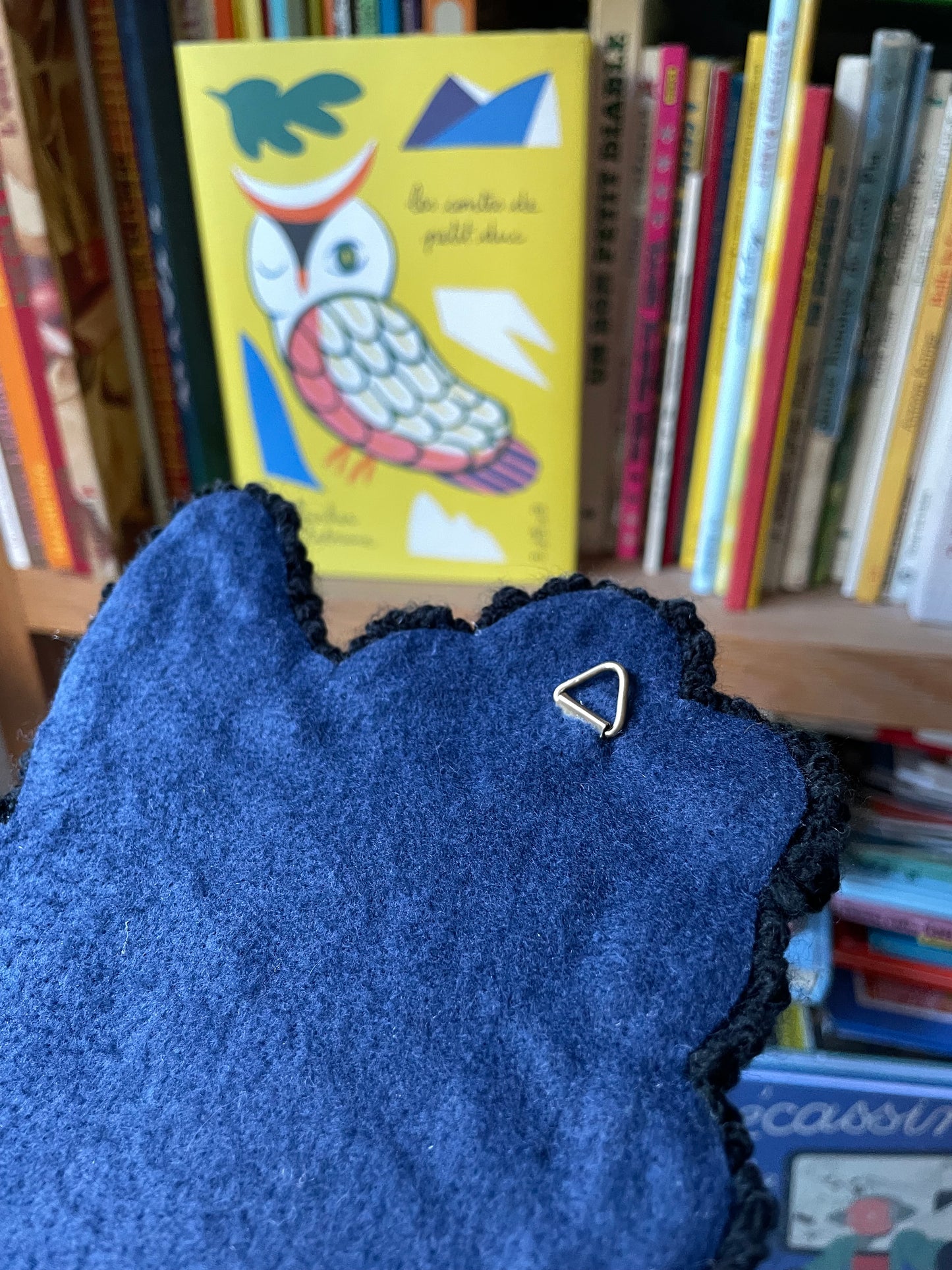 « Kate » Tapisserie caniche décoration murale tufting