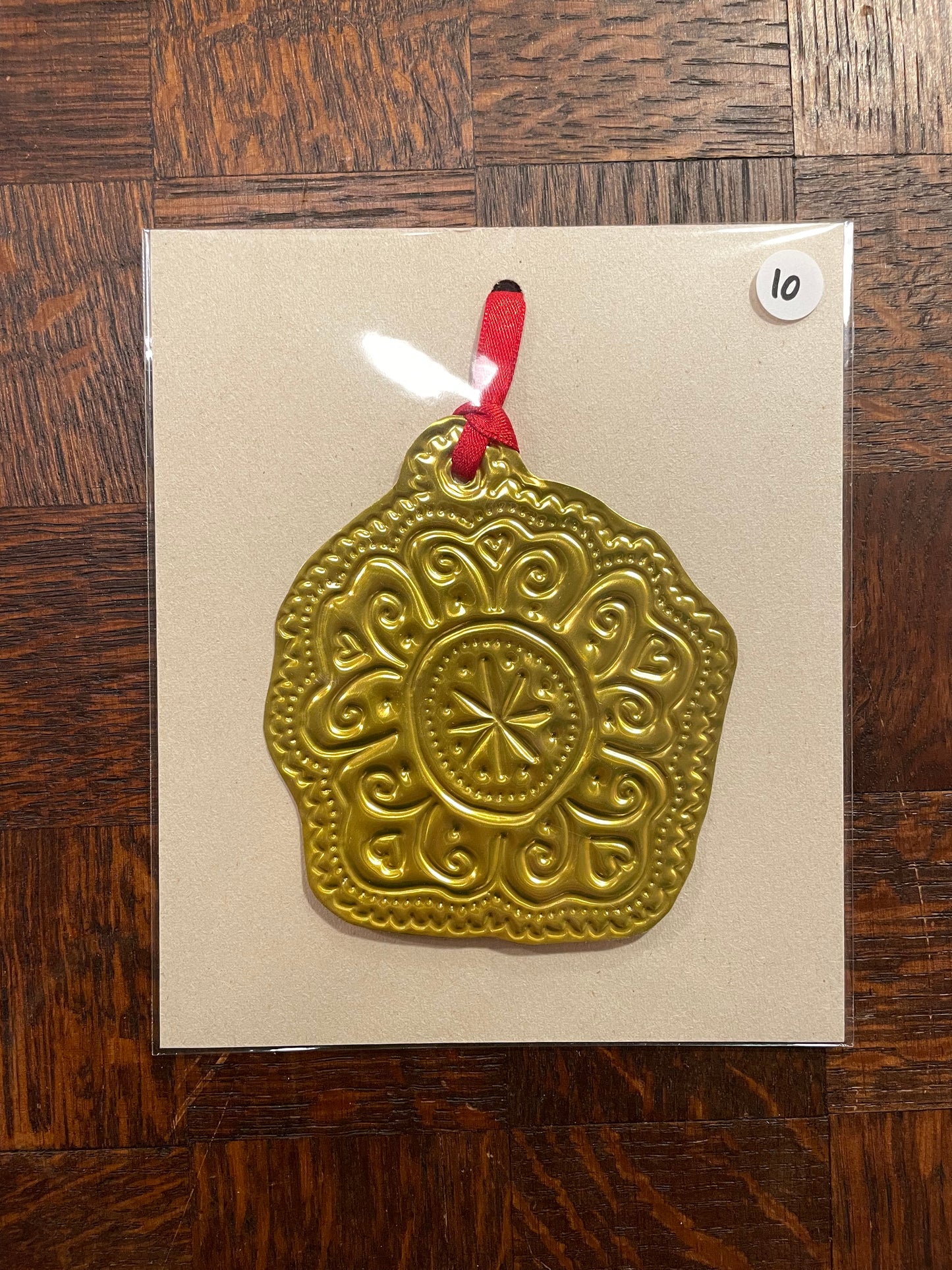 Ornement à suspendre nº7/24 (décembre 2025)