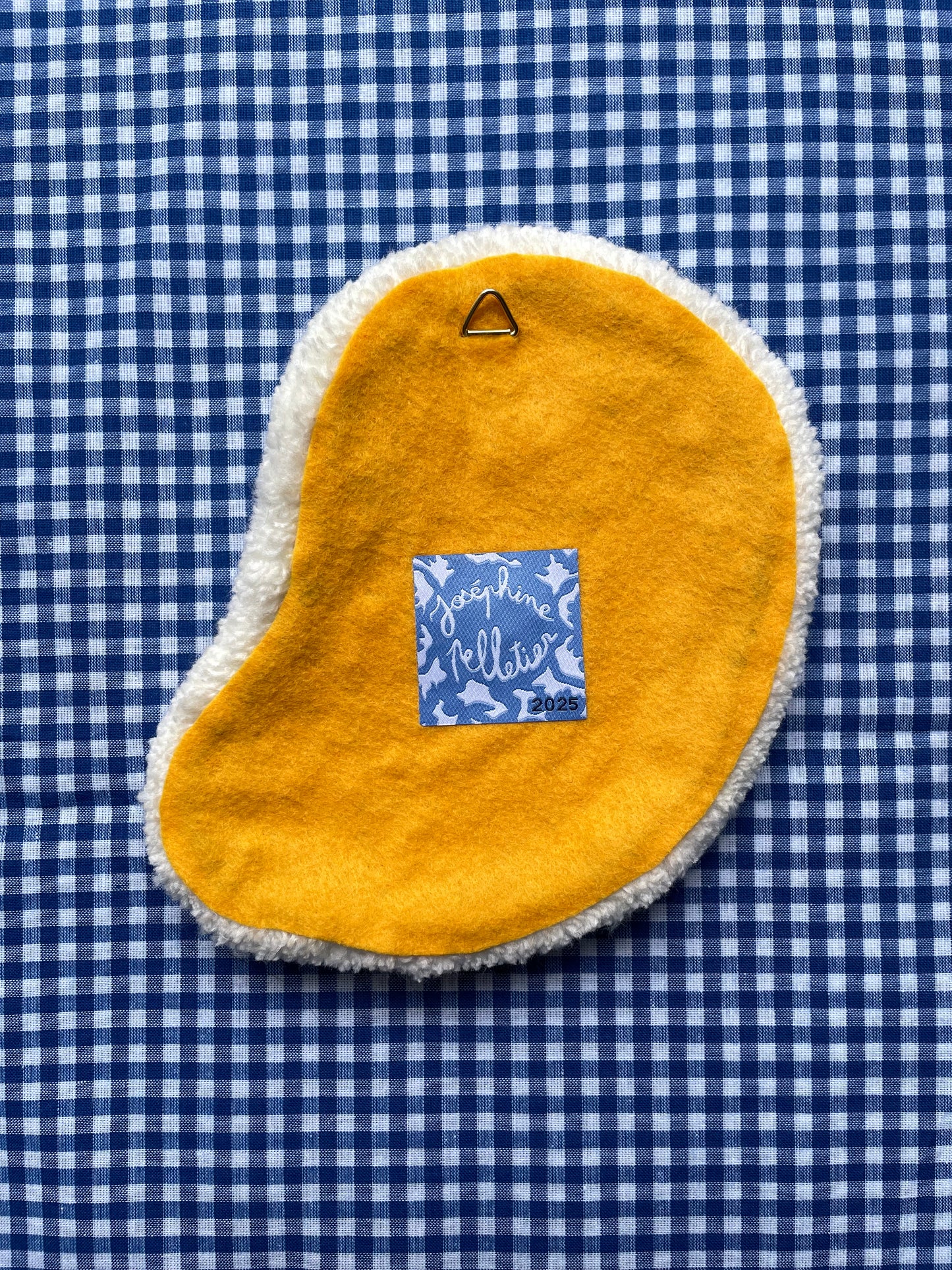 Petit oeuf au plat tufté (à suspendre ou poser)