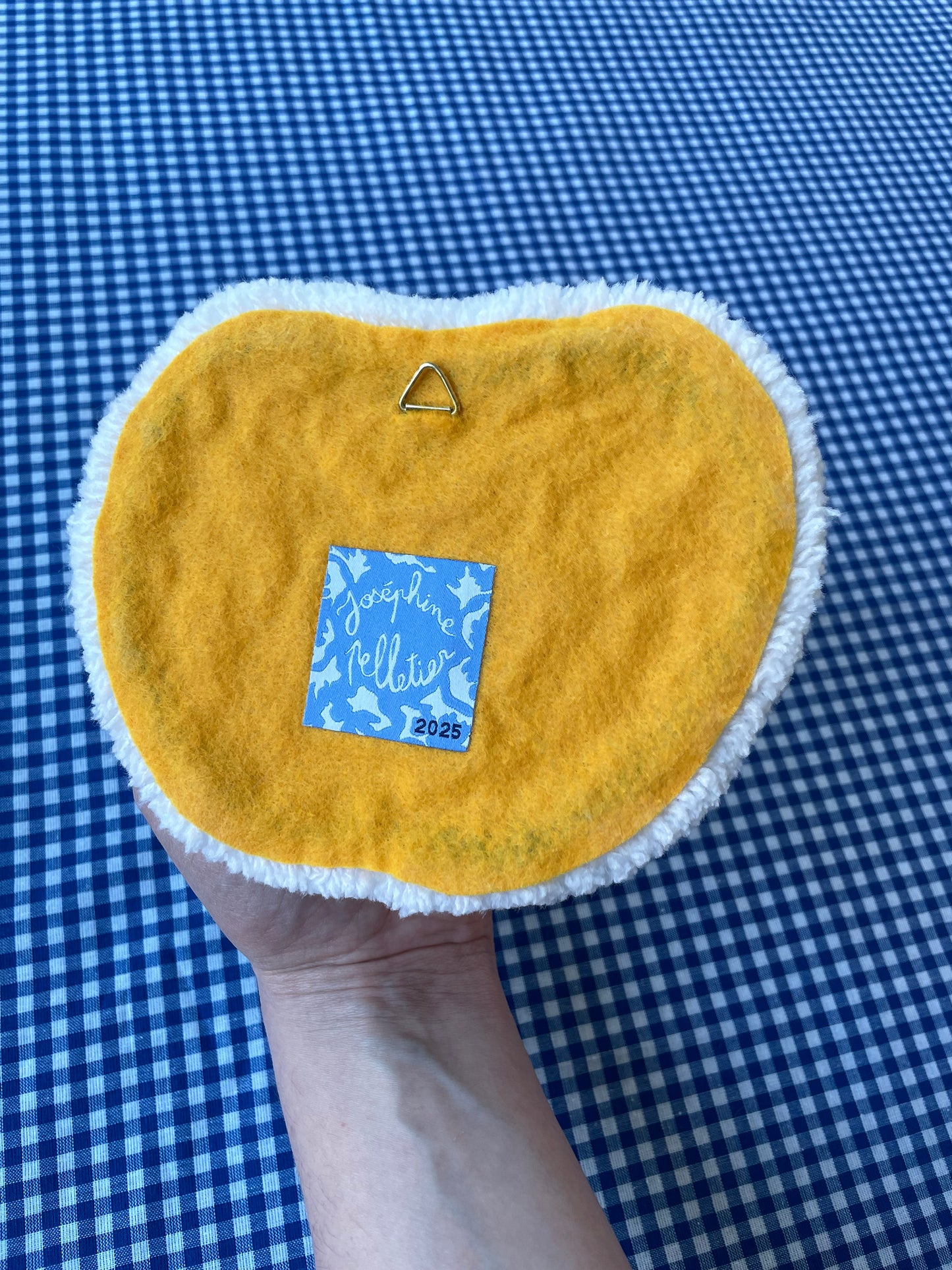 Petit oeuf au plat tufté (à suspendre ou poser)