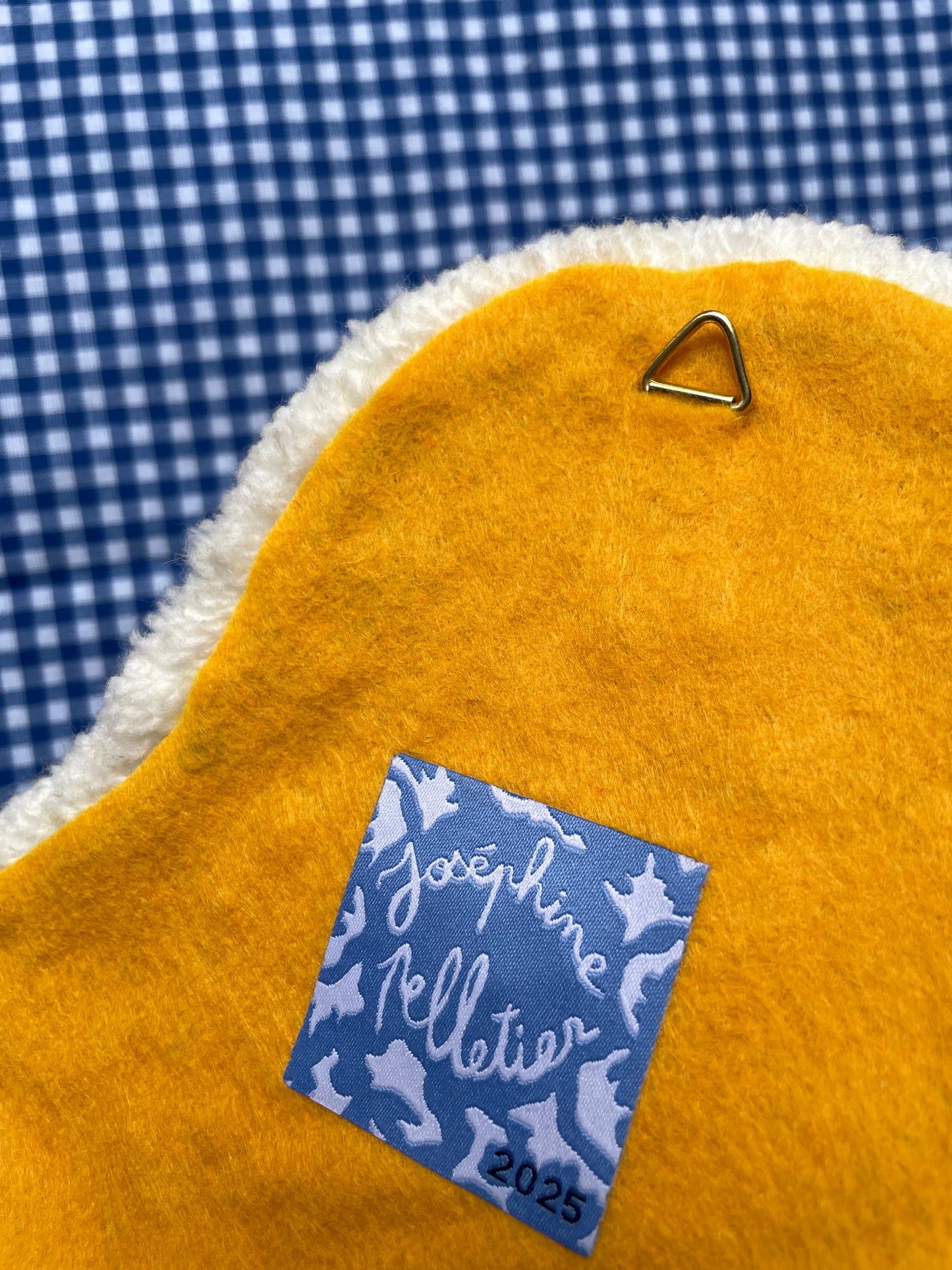 Petit oeuf au plat tufté (à suspendre ou poser)