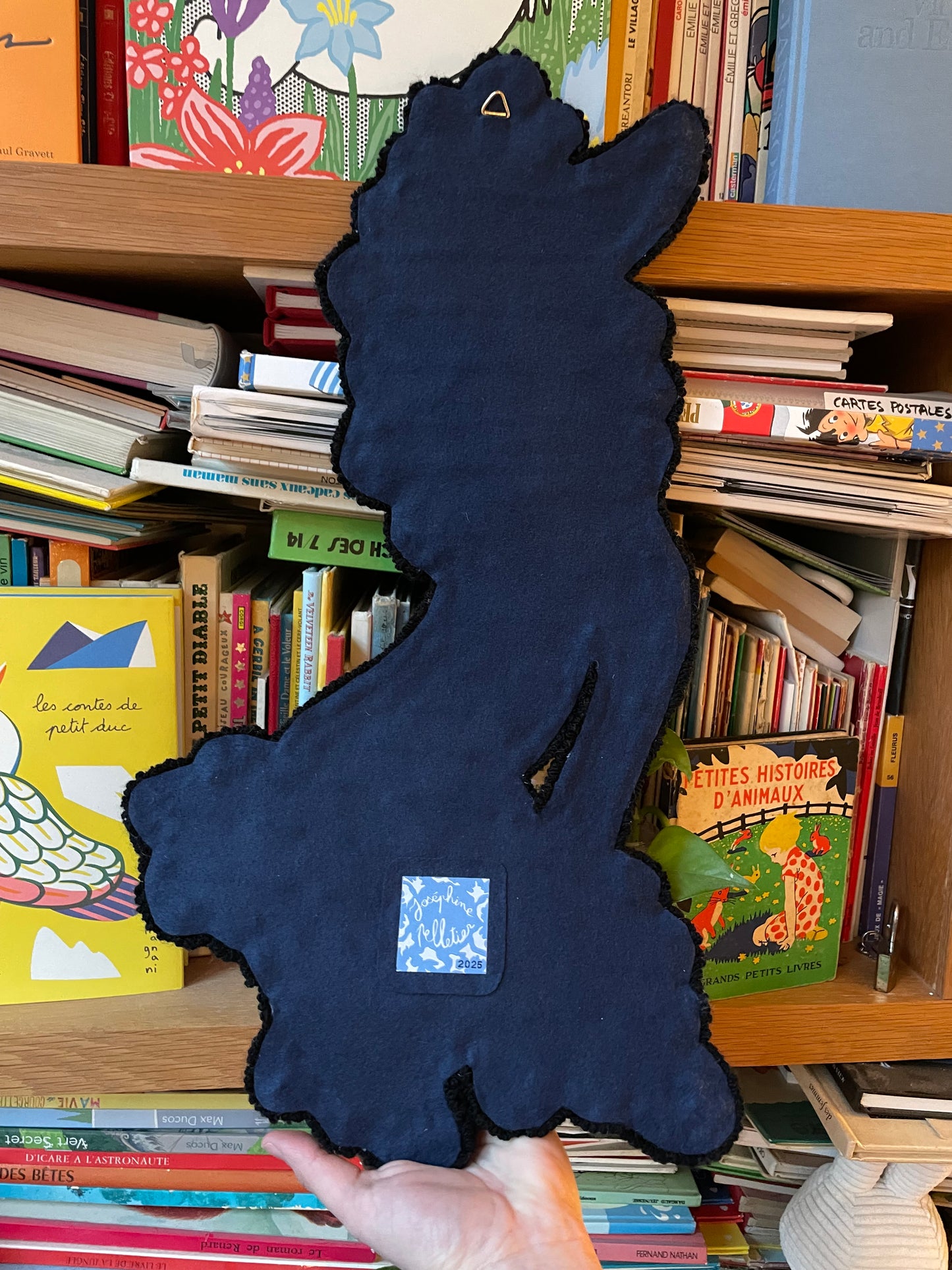 « Iris » Tapisserie caniche décoration murale tufting