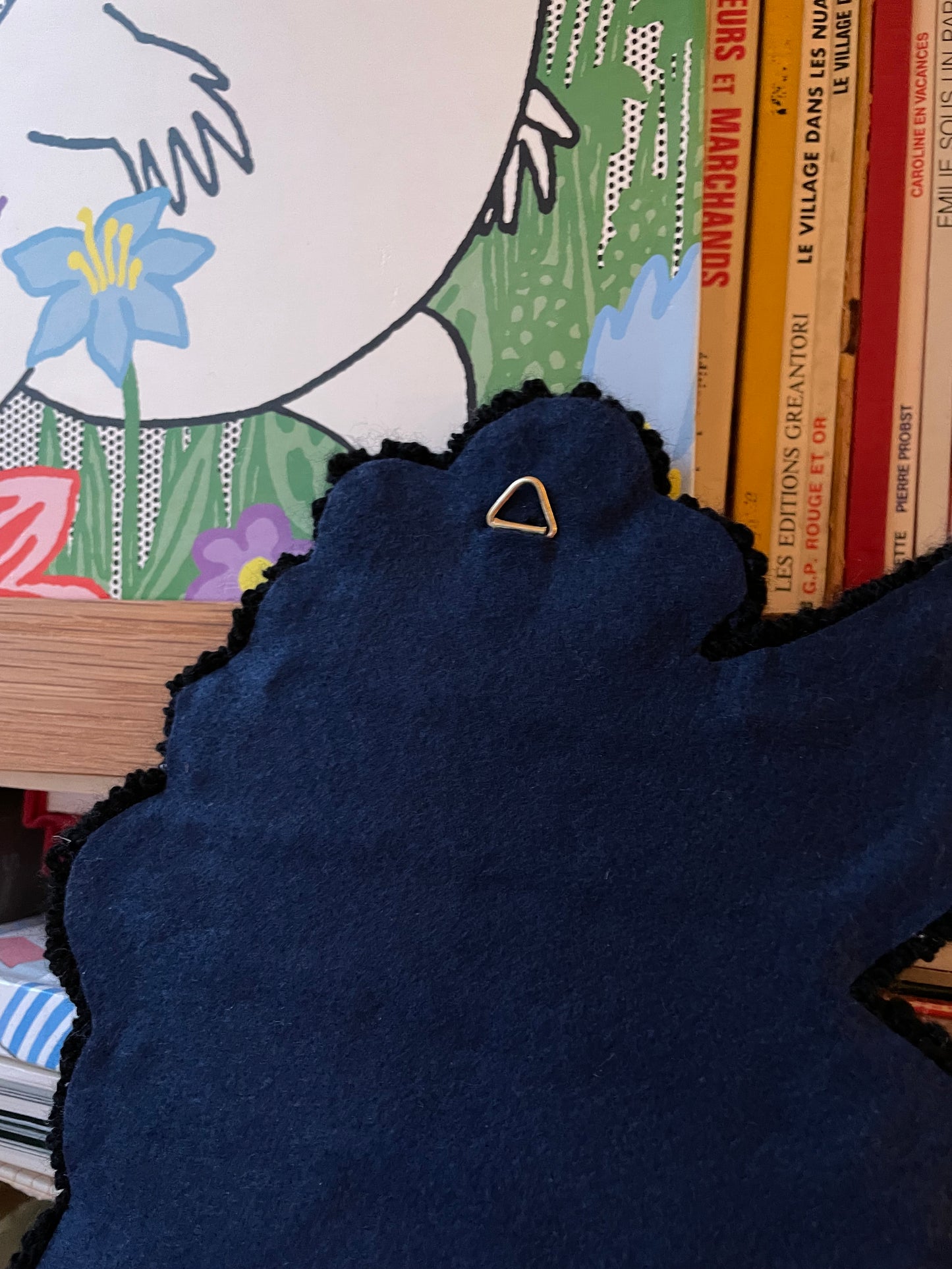 « Kate » et « Iris » duo de tapisseries caniche décoration murale tufting