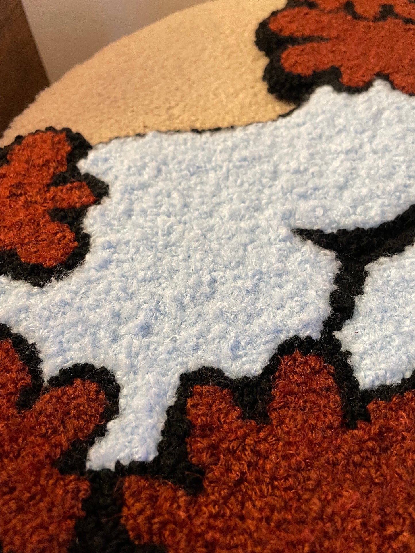 « Gigi » et « Bella » duo de tapisseries caniche décoration murale tufting