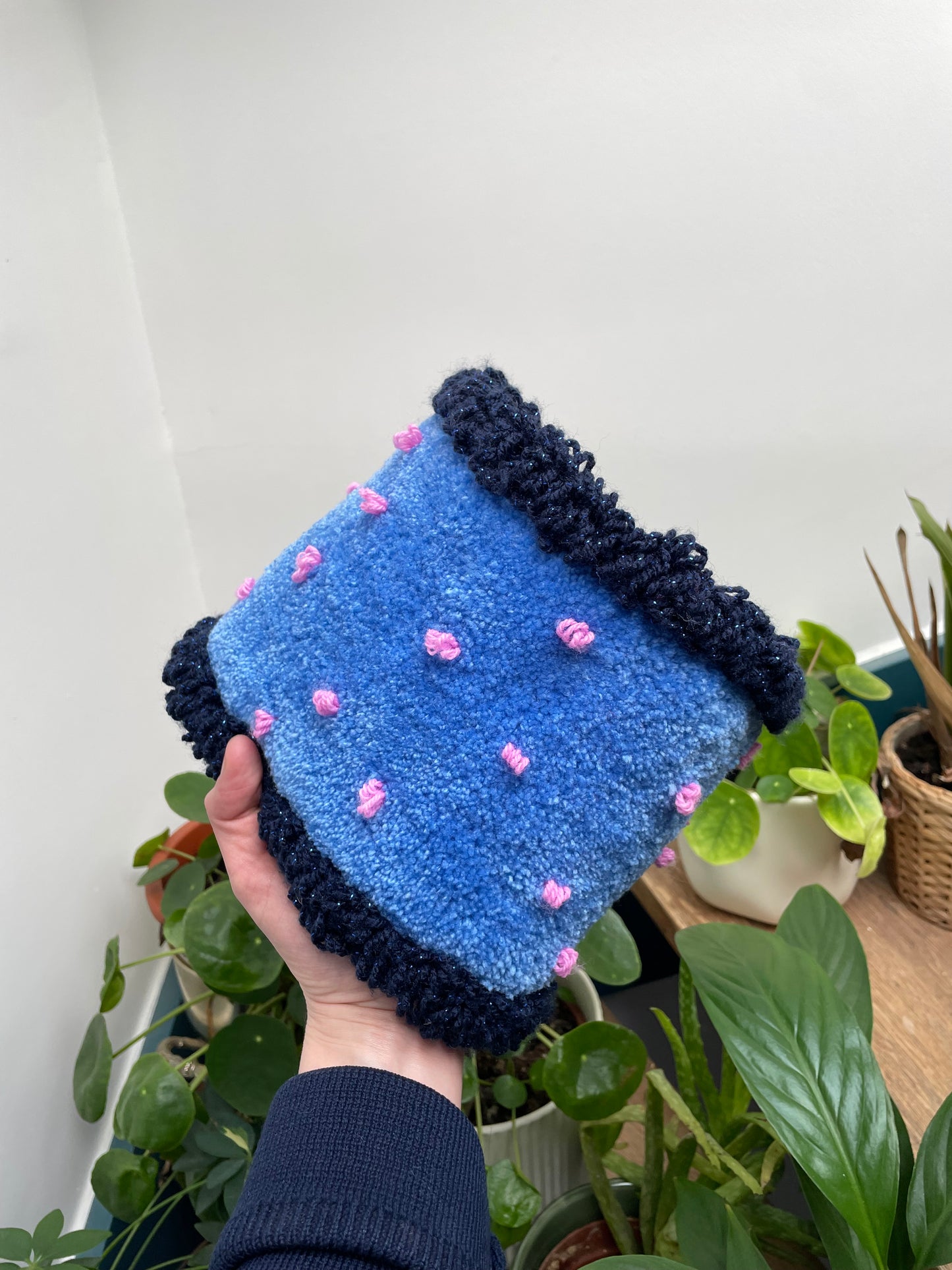 Cache-pot en tufting CAKE BLEU • MOYEN ☀️