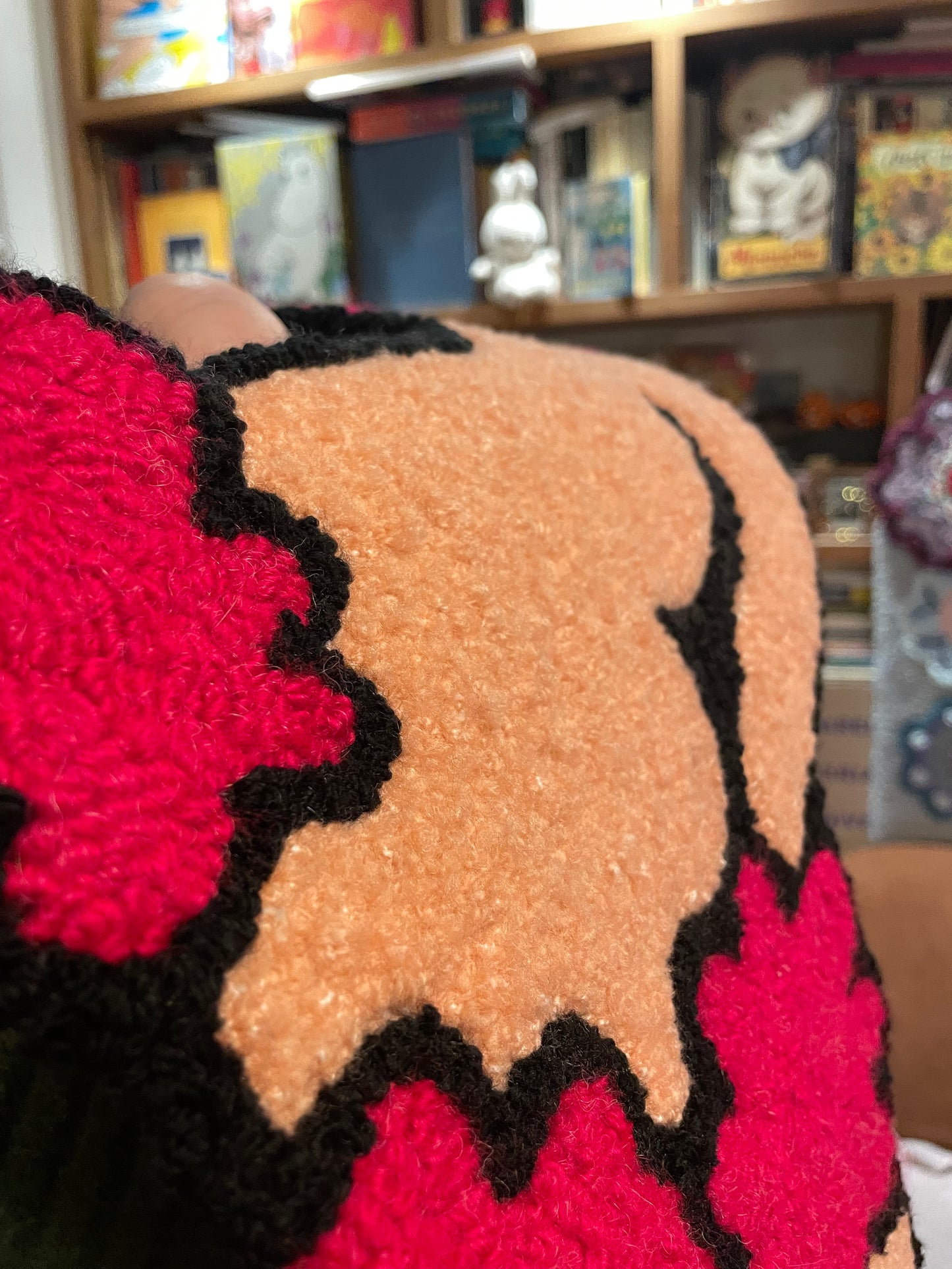 « Rosie » Tapisserie caniche décoration murale tufting