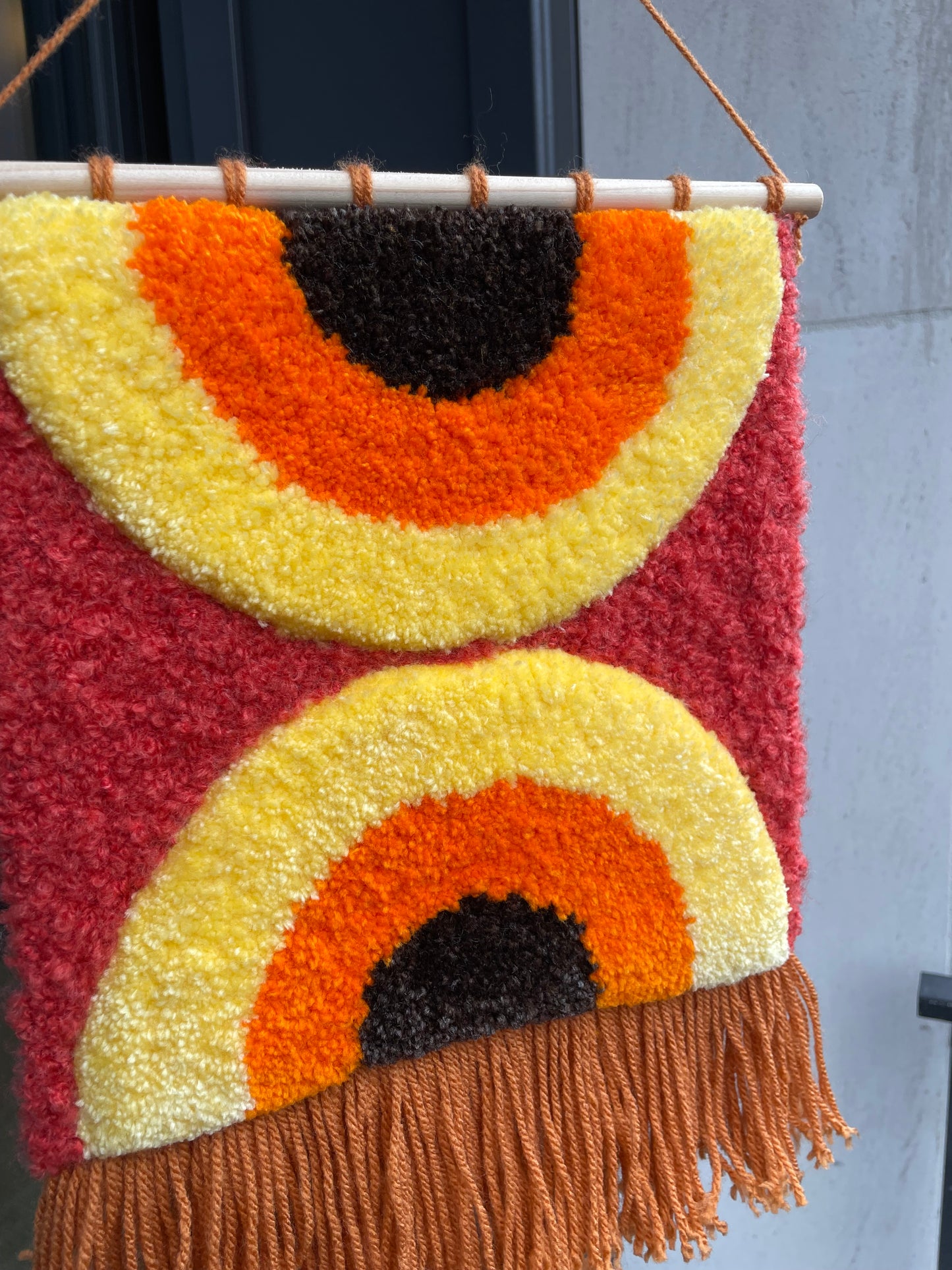 Bannière fanion à franges arcs en tufting