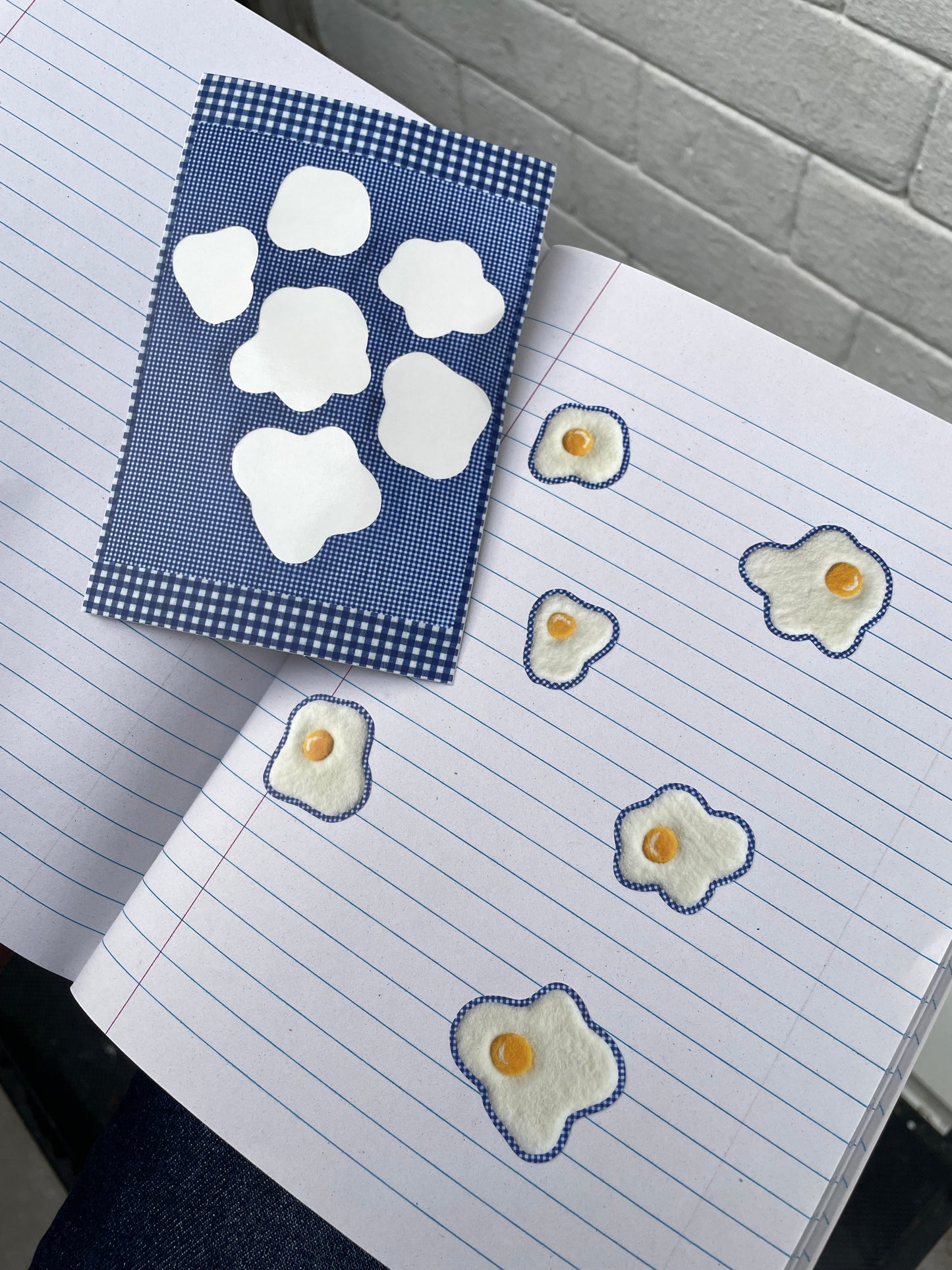 Planche de stickers « oeufs au plat »