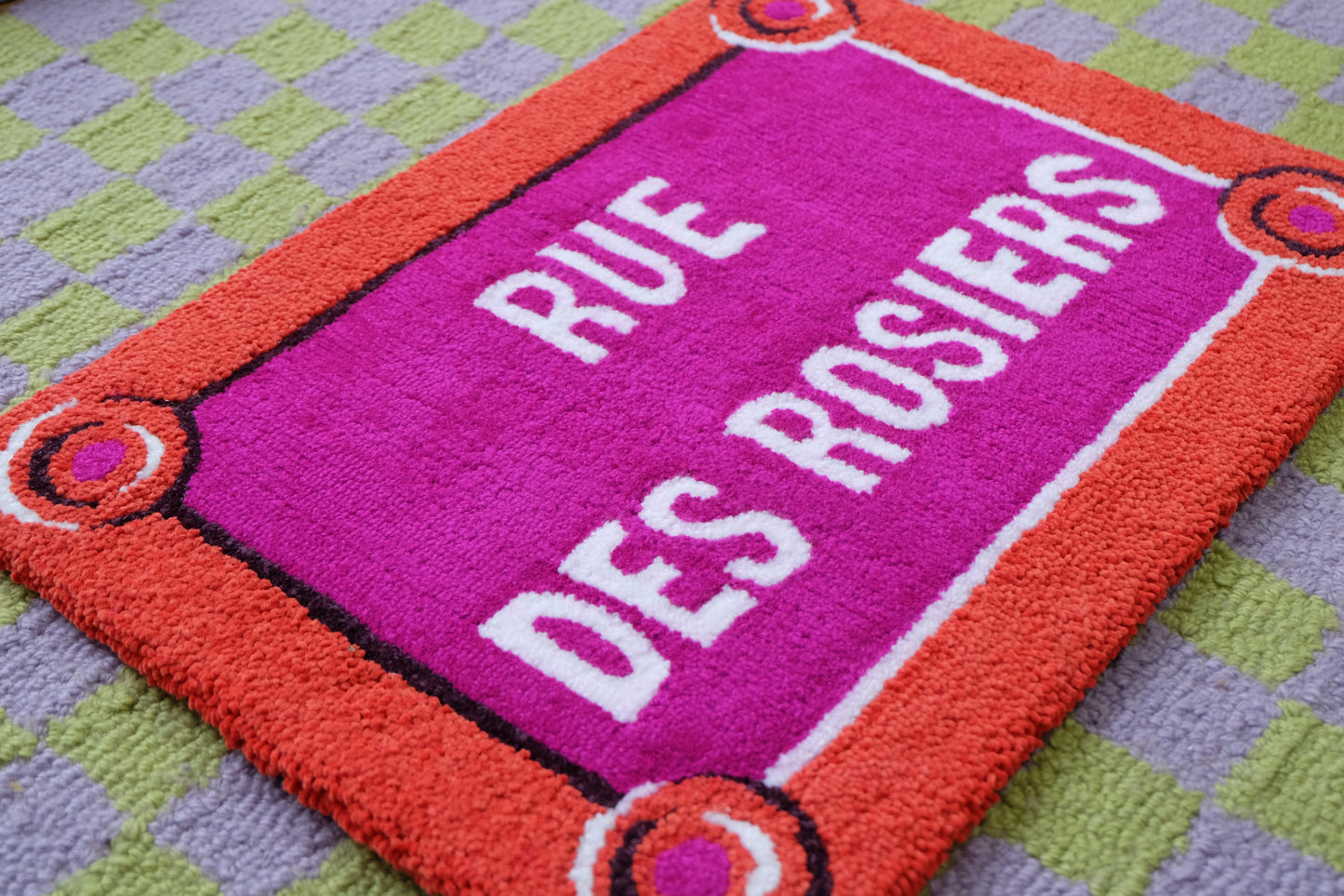 Tapisserie murale artisanale « Rue des Rosiers »