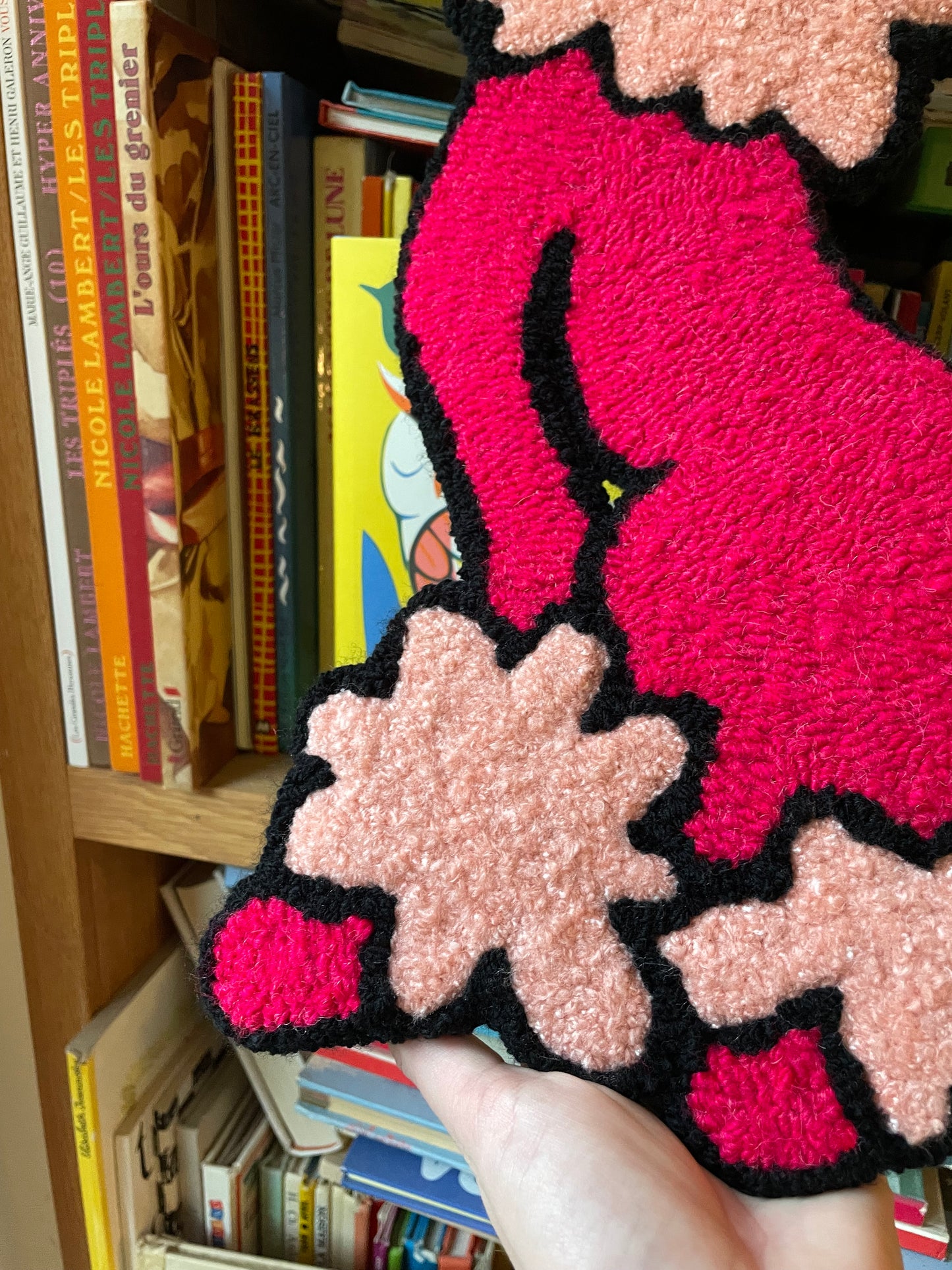 « Candy » Tapisserie caniche décoration murale tufting