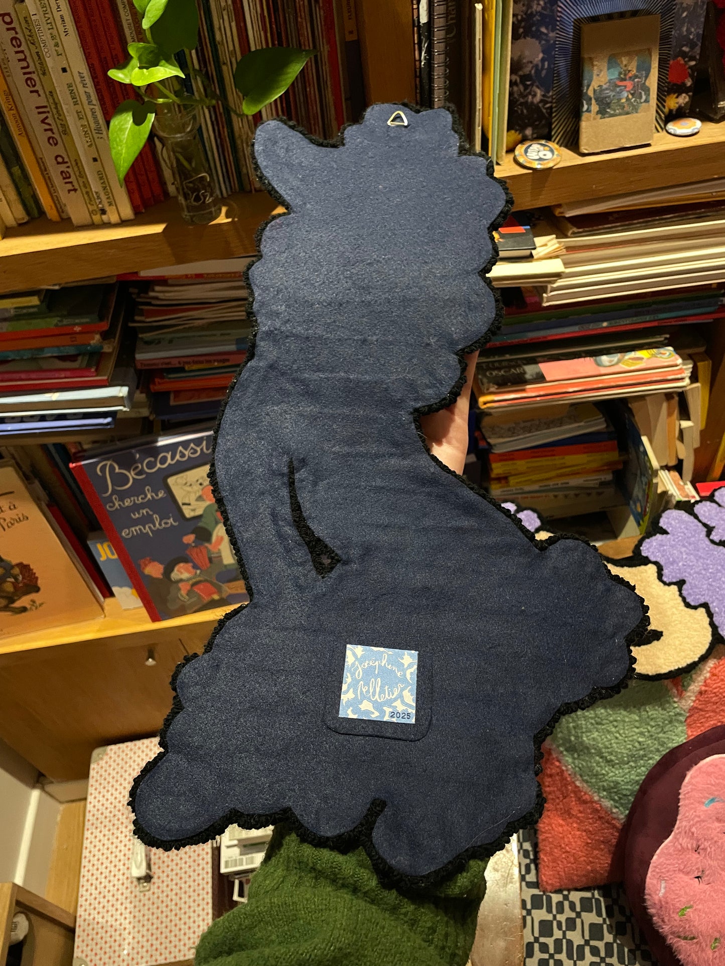 « Rosie » Tapisserie caniche décoration murale tufting