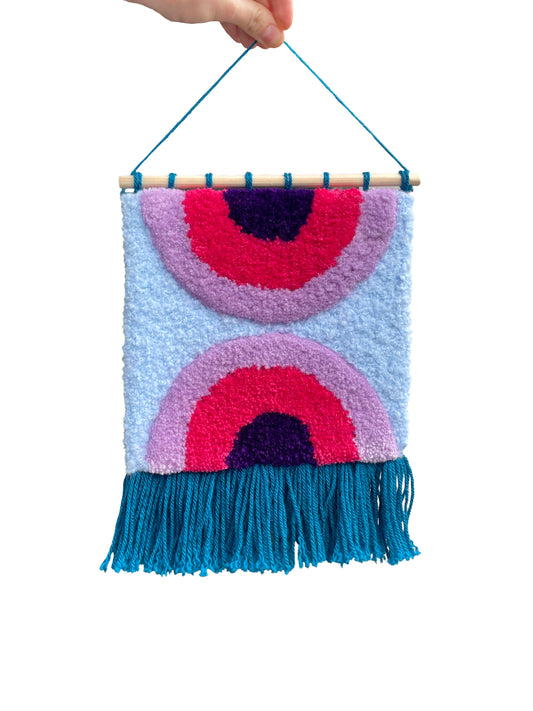 Bannière fanion à franges arcs en tufting