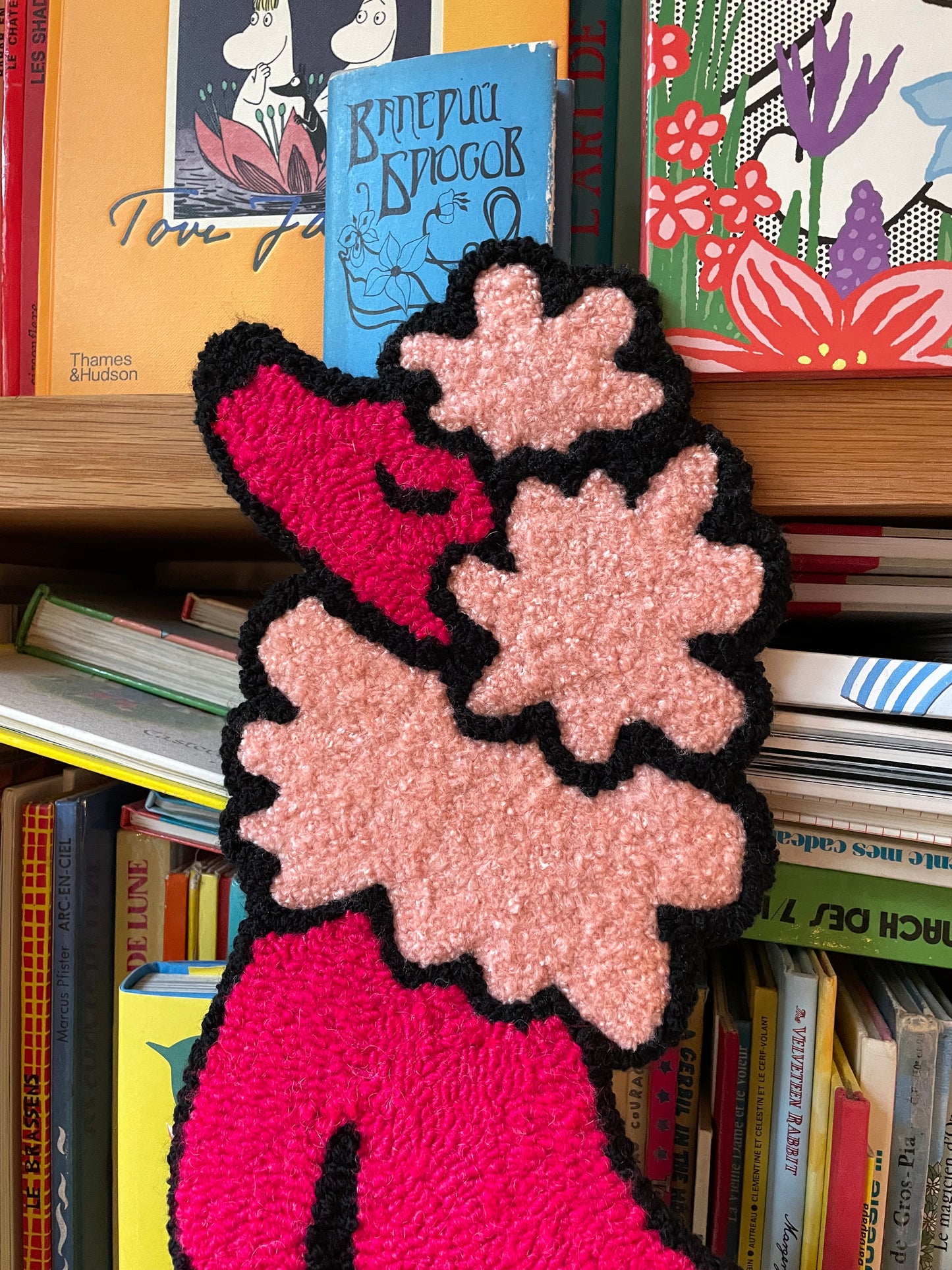 « Candy » Tapisserie caniche décoration murale tufting