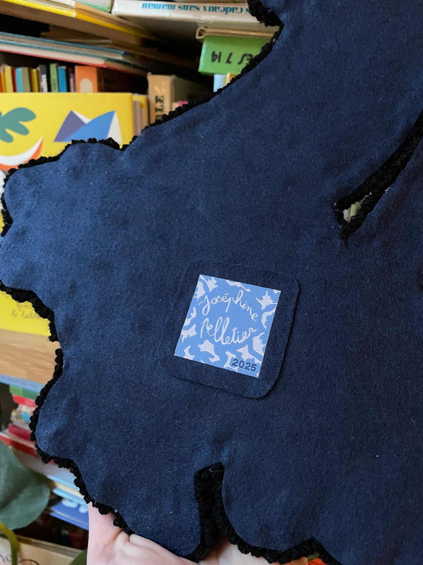 « Iris » Tapisserie caniche décoration murale tufting