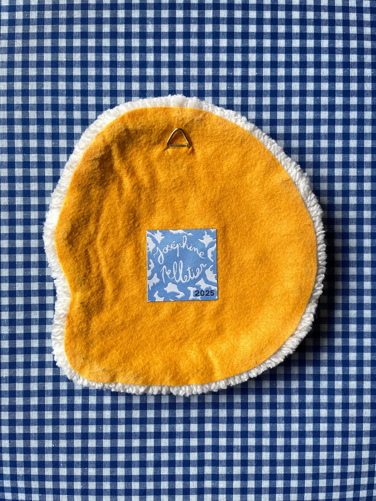 Petit oeuf au plat tufté (à suspendre ou poser)