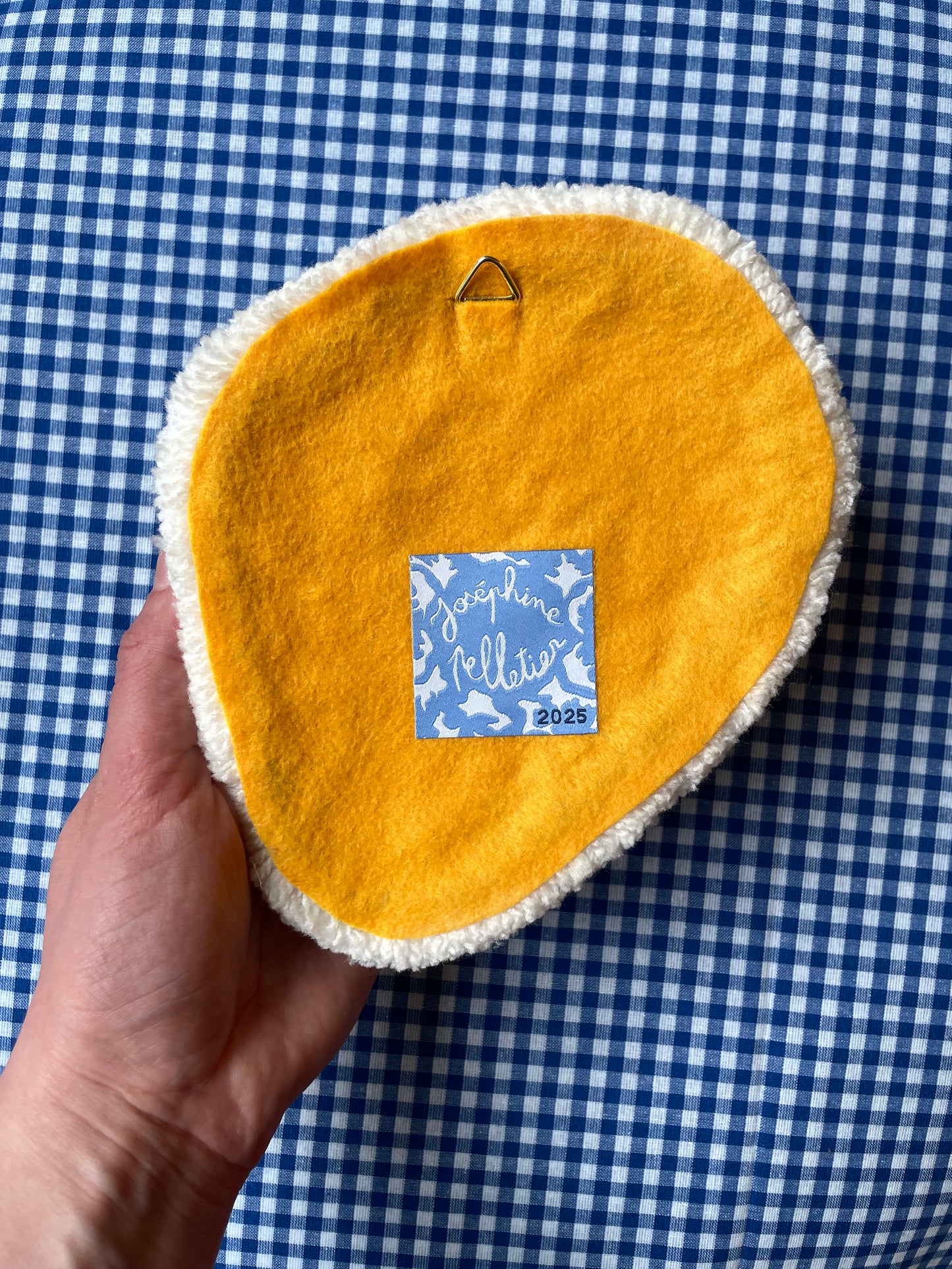 Petit oeuf au plat tufté (à suspendre ou poser)