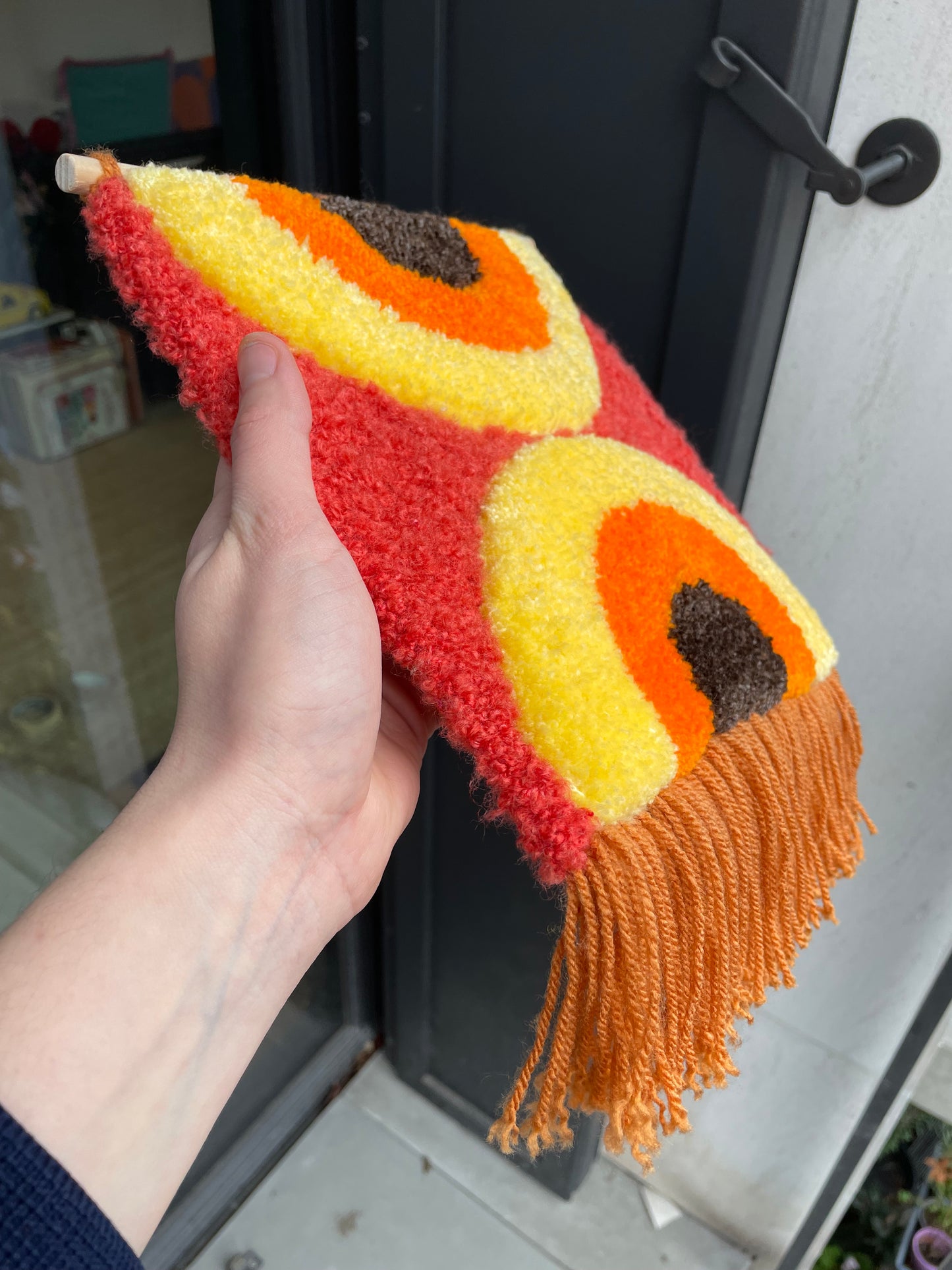 Bannière fanion à franges arcs en tufting