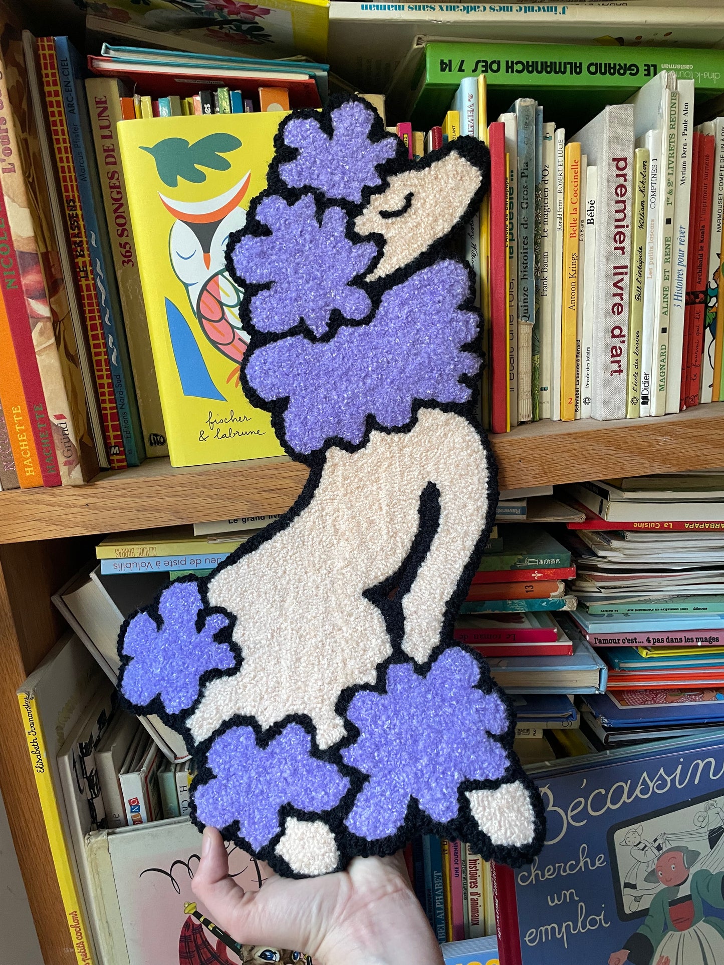 « Kate » Tapisserie caniche décoration murale tufting