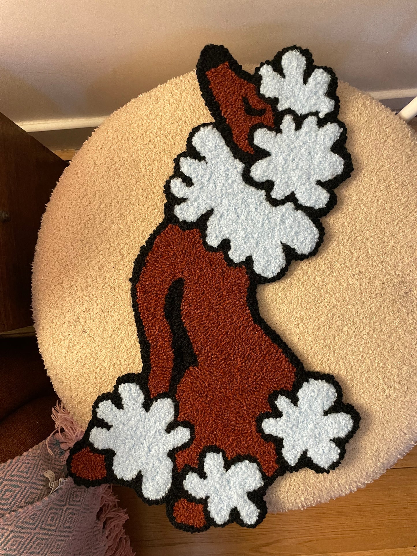 « Bella » Tapisserie caniche décoration murale tufting