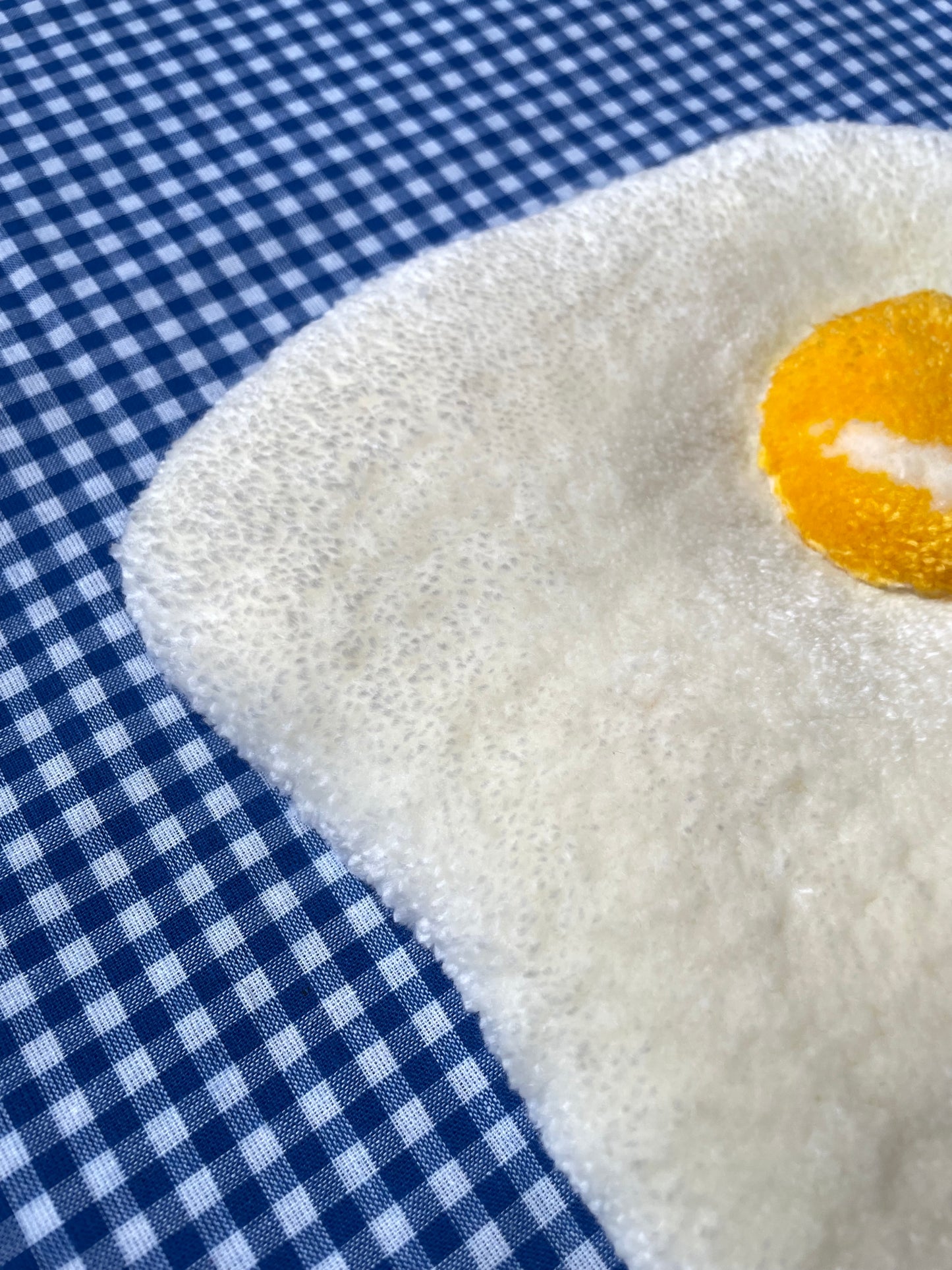 Œuf au plat tufté • grand (à suspendre ou poser)