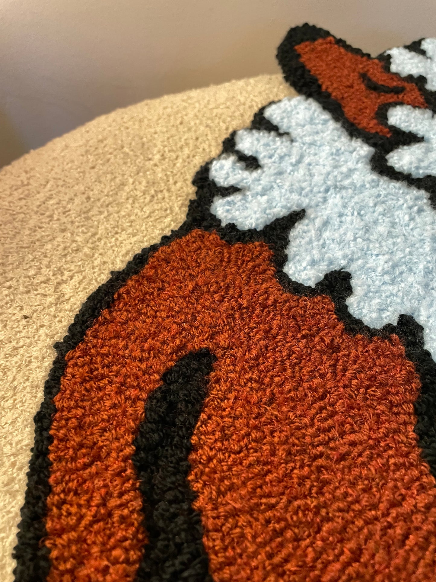 « Bella » Tapisserie caniche décoration murale tufting